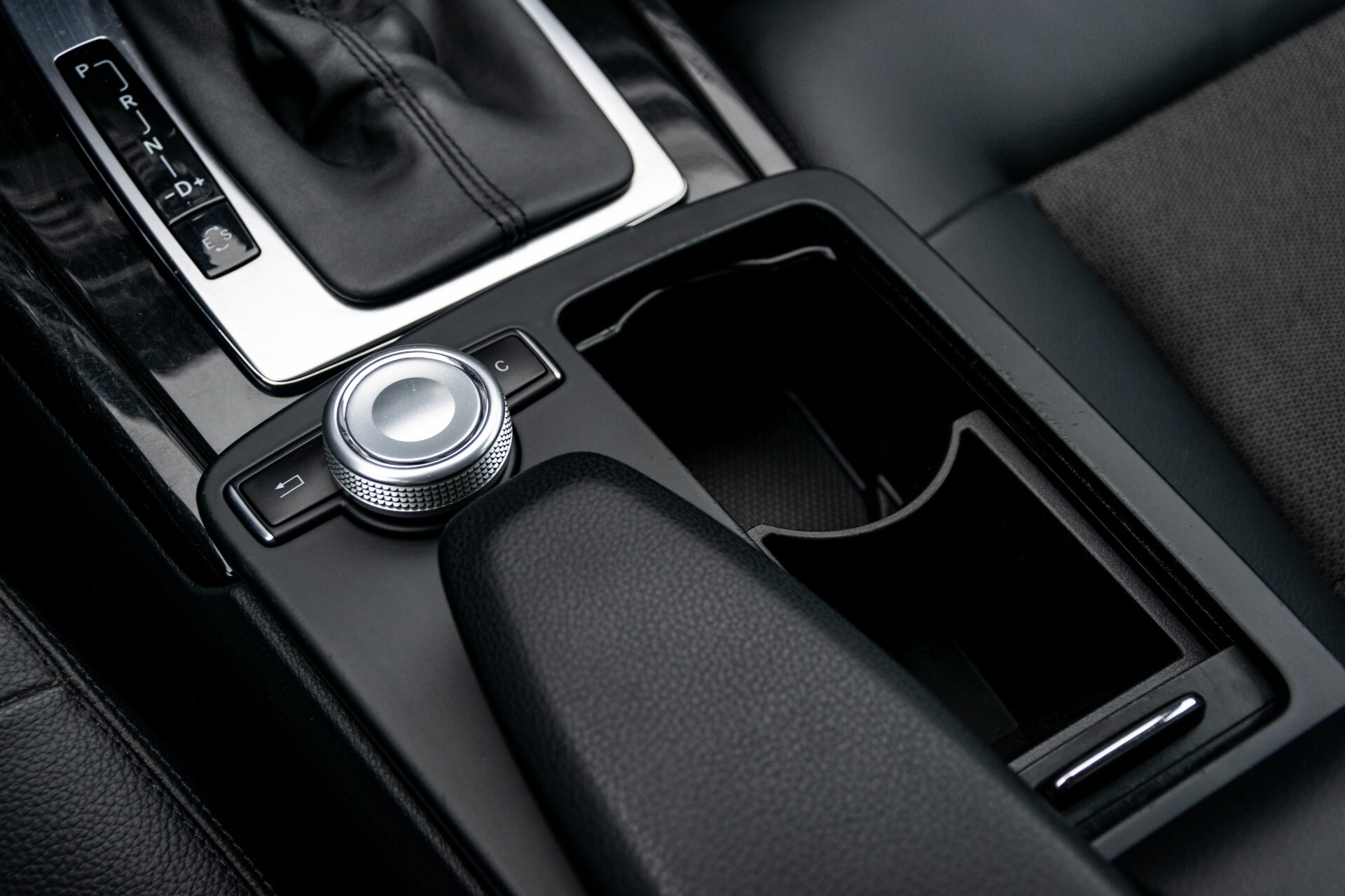 Mercedes-Benz E-Klasse 200 CGI Avantgarde Busines Class Aut5 Foto 19