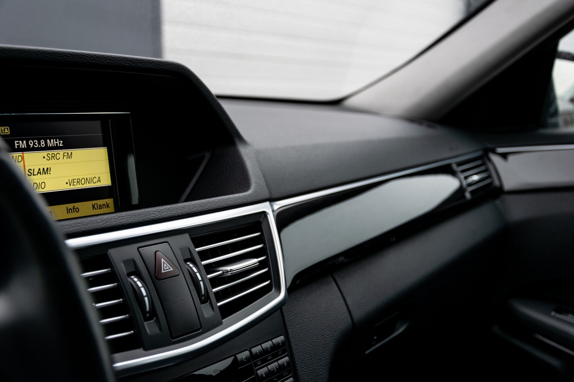 Mercedes-Benz E-Klasse 200 CGI Avantgarde Busines Class Aut5 Foto 25