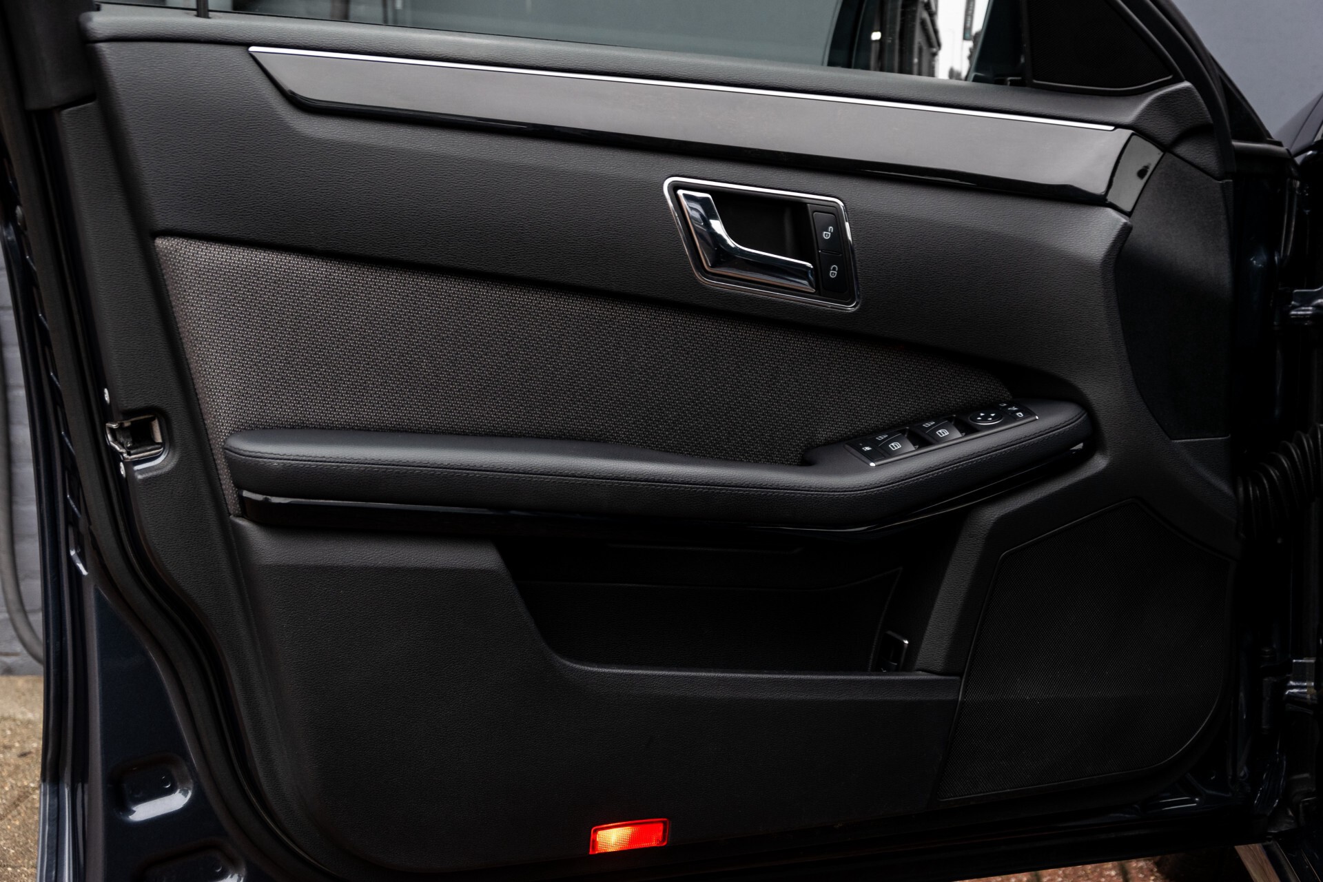 Mercedes-Benz E-Klasse 200 CGI Avantgarde Busines Class Aut5 Foto 26