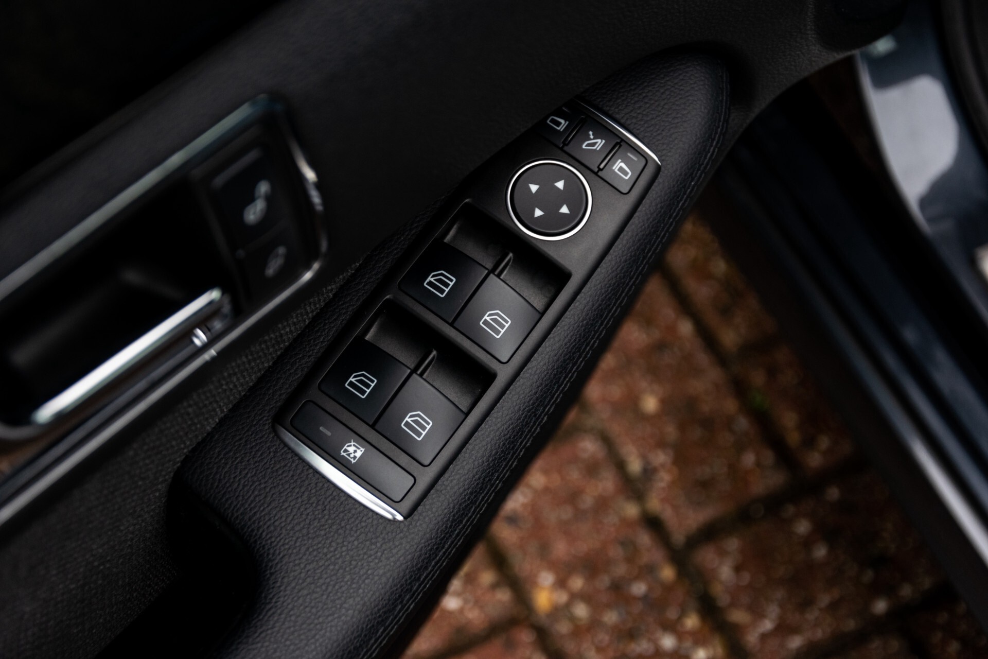 Mercedes-Benz E-Klasse 200 CGI Avantgarde Busines Class Aut5 Foto 27