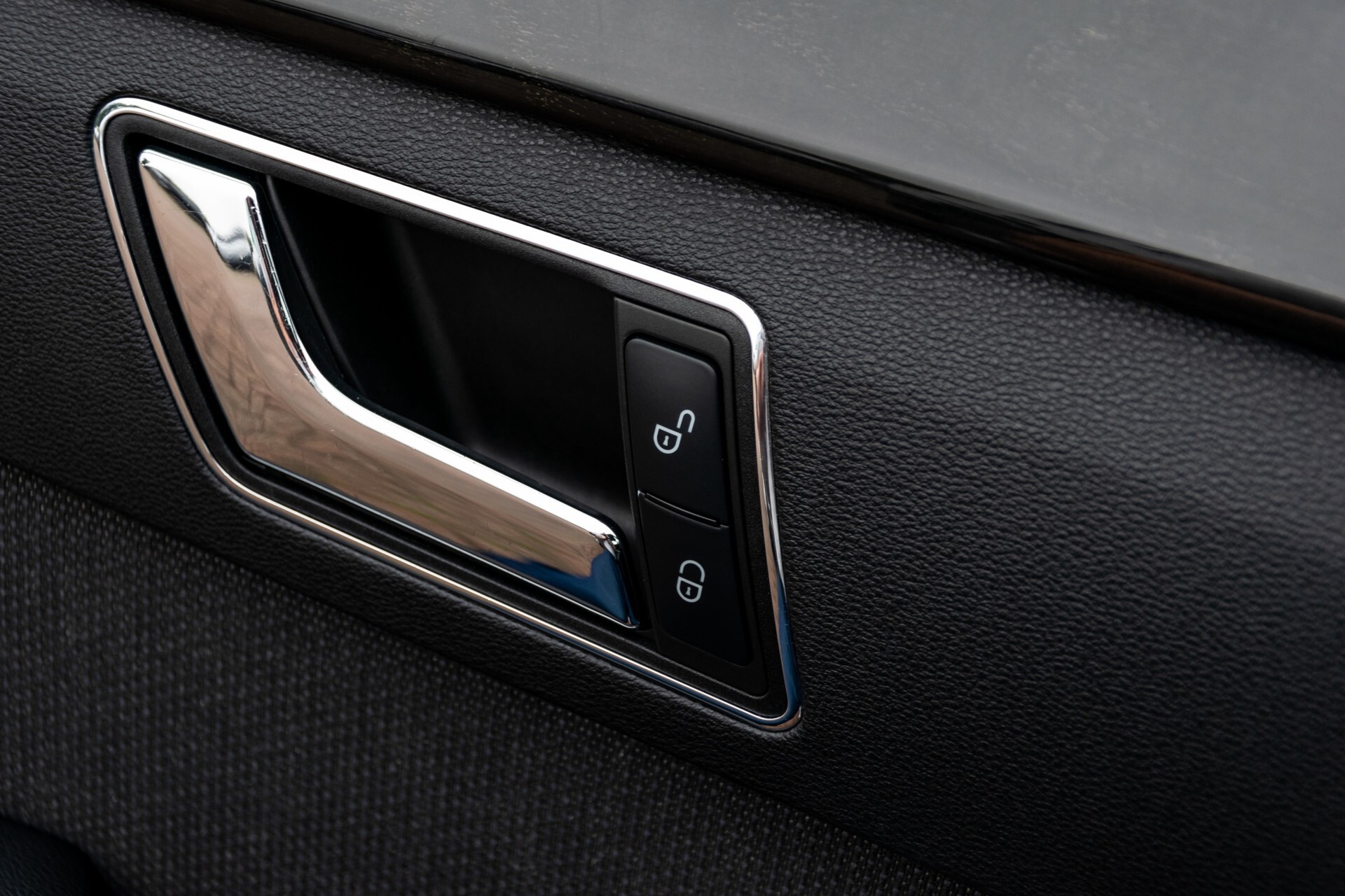 Mercedes-Benz E-Klasse 200 CGI Avantgarde Busines Class Aut5 Foto 28