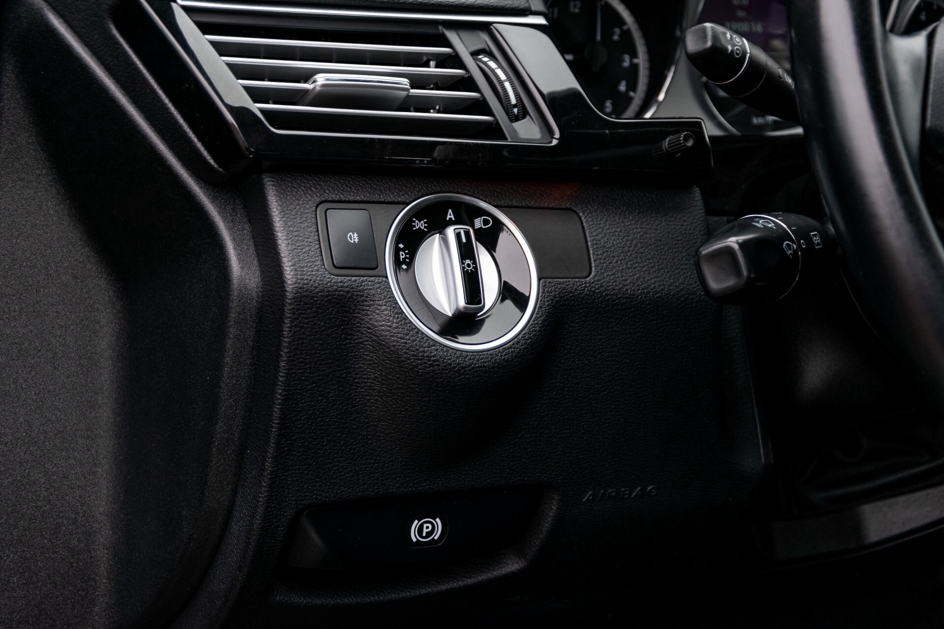 Mercedes-Benz E-Klasse 200 CGI Avantgarde Busines Class Aut5 Foto 29