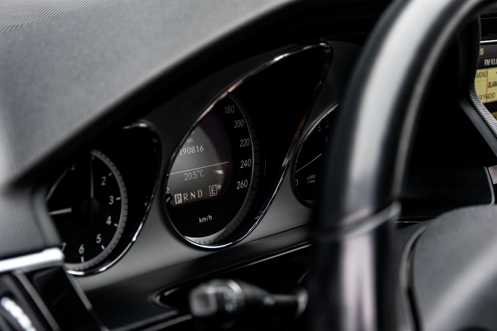 Mercedes-Benz E-Klasse 200 CGI Avantgarde Busines Class Aut5 Foto 30