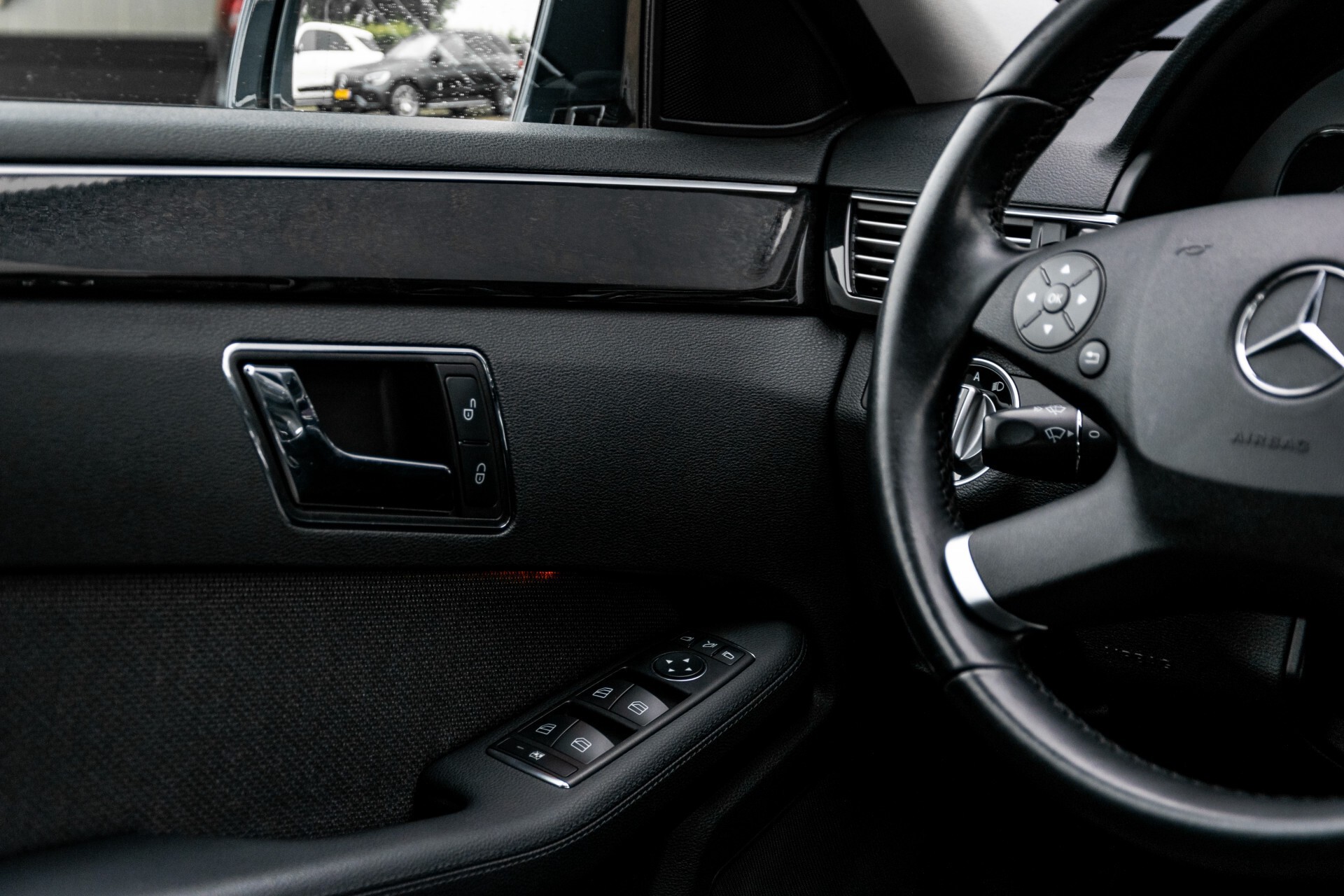 Mercedes-Benz E-Klasse 200 CGI Avantgarde Busines Class Aut5 Foto 31