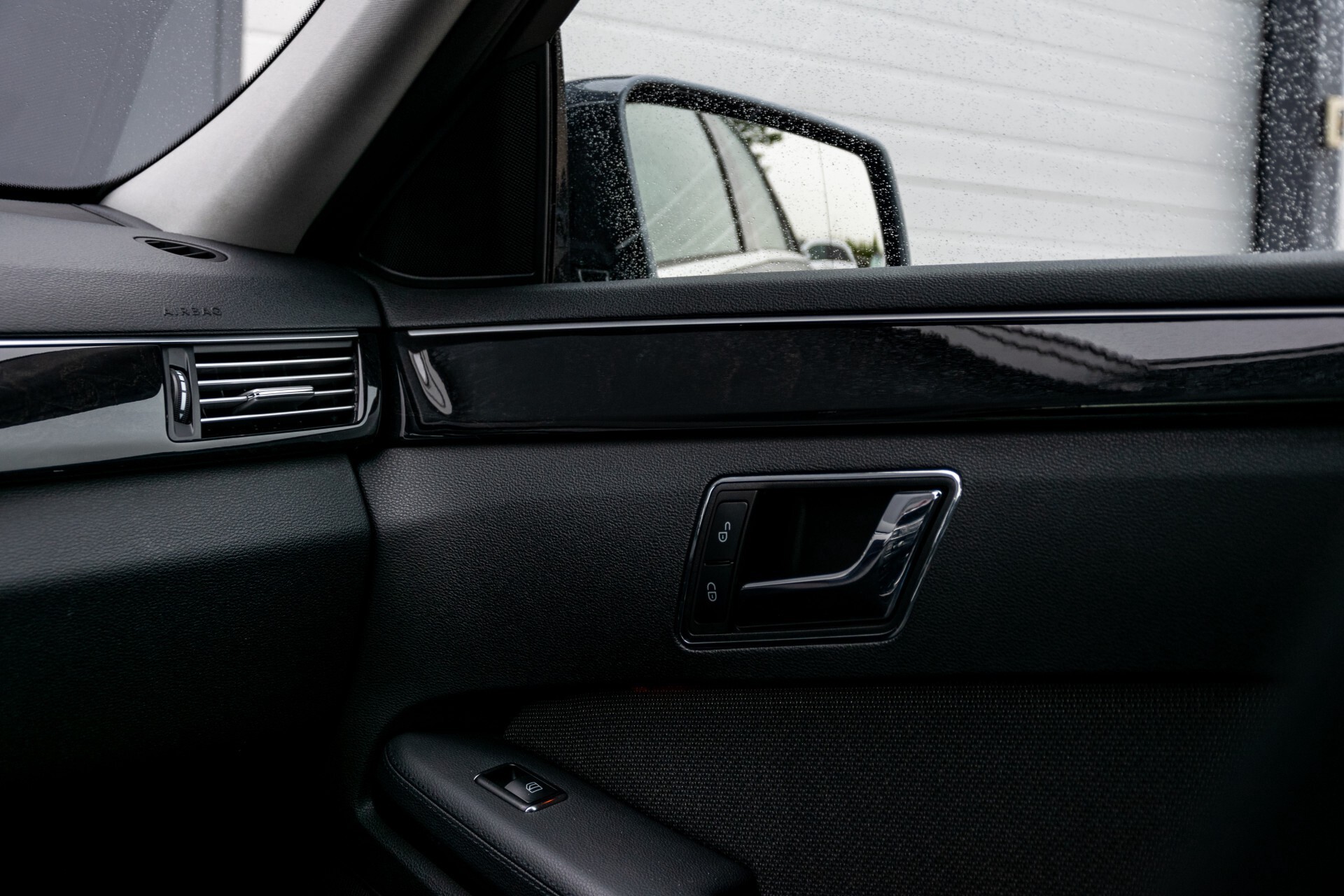 Mercedes-Benz E-Klasse 200 CGI Avantgarde Busines Class Aut5 Foto 32