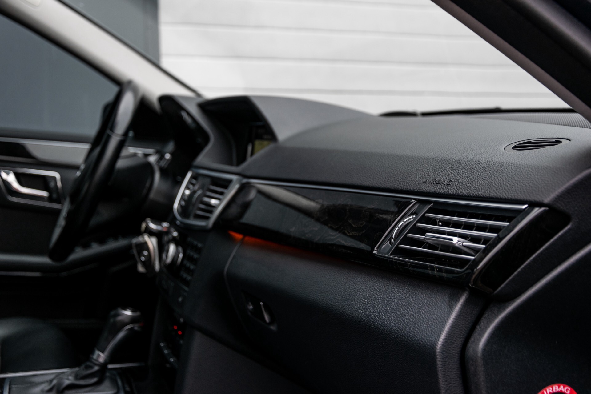 Mercedes-Benz E-Klasse 200 CGI Avantgarde Busines Class Aut5 Foto 33