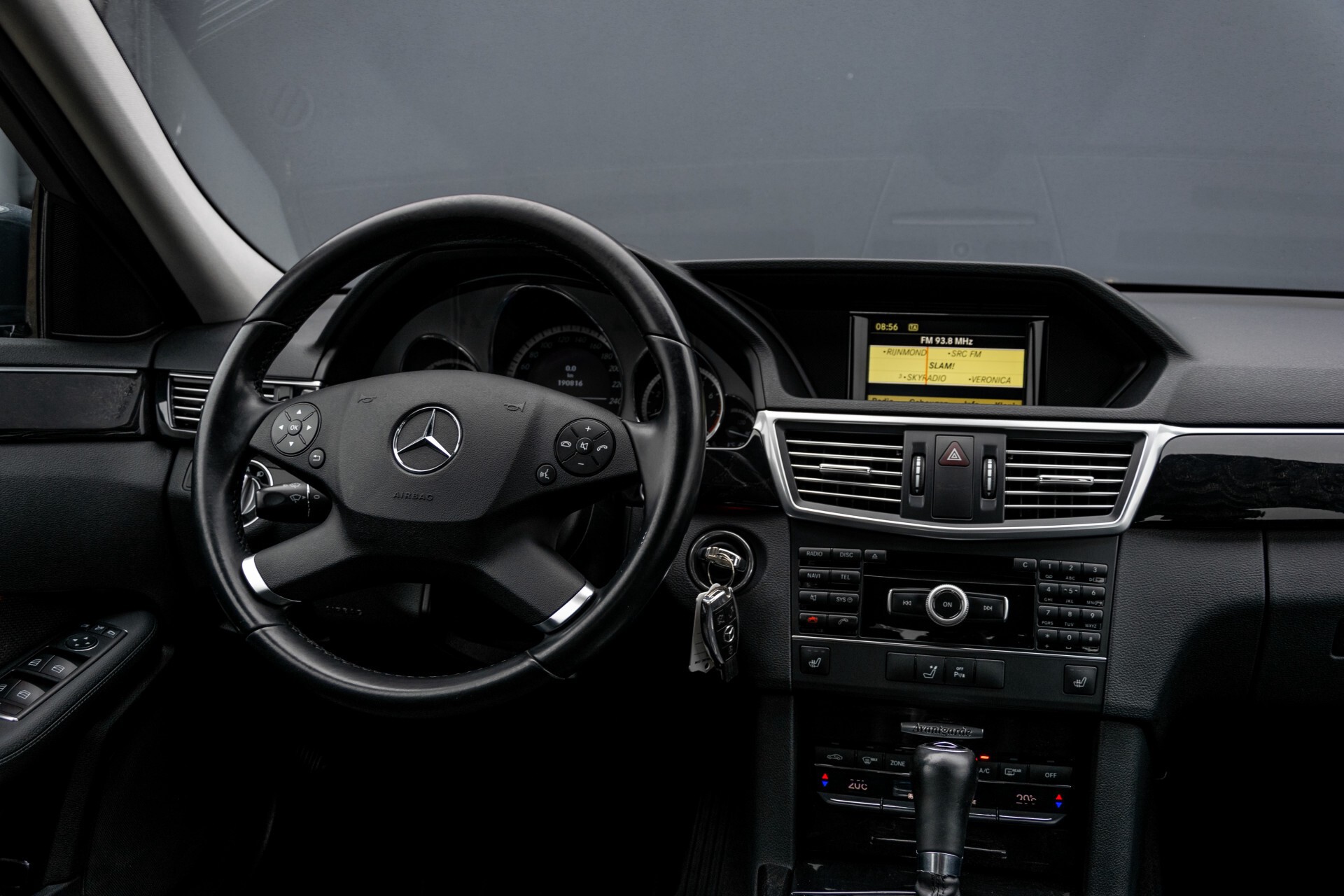 Mercedes-Benz E-Klasse 200 CGI Avantgarde Busines Class Aut5 Foto 6