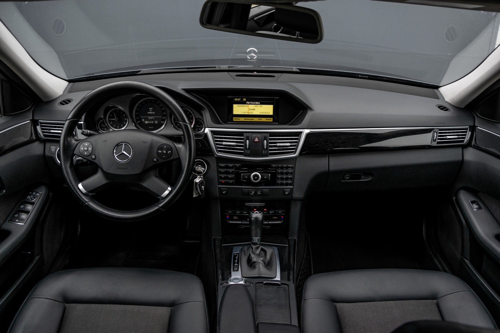 Mercedes-Benz E-Klasse 200 CGI Avantgarde Busines Class Aut5 Foto 8