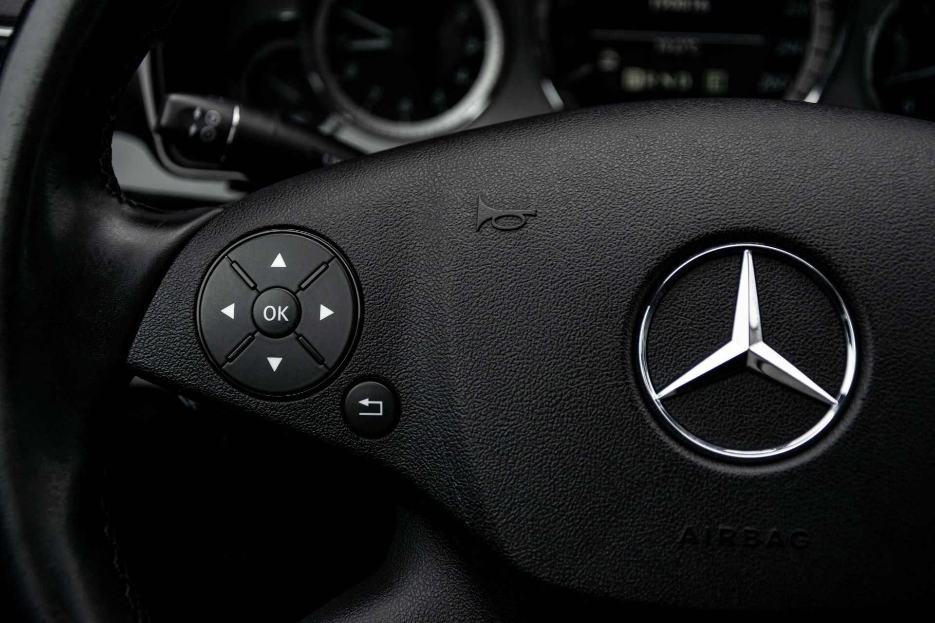 Mercedes-Benz E-Klasse 200 CGI Avantgarde Busines Class Aut5 Foto 9