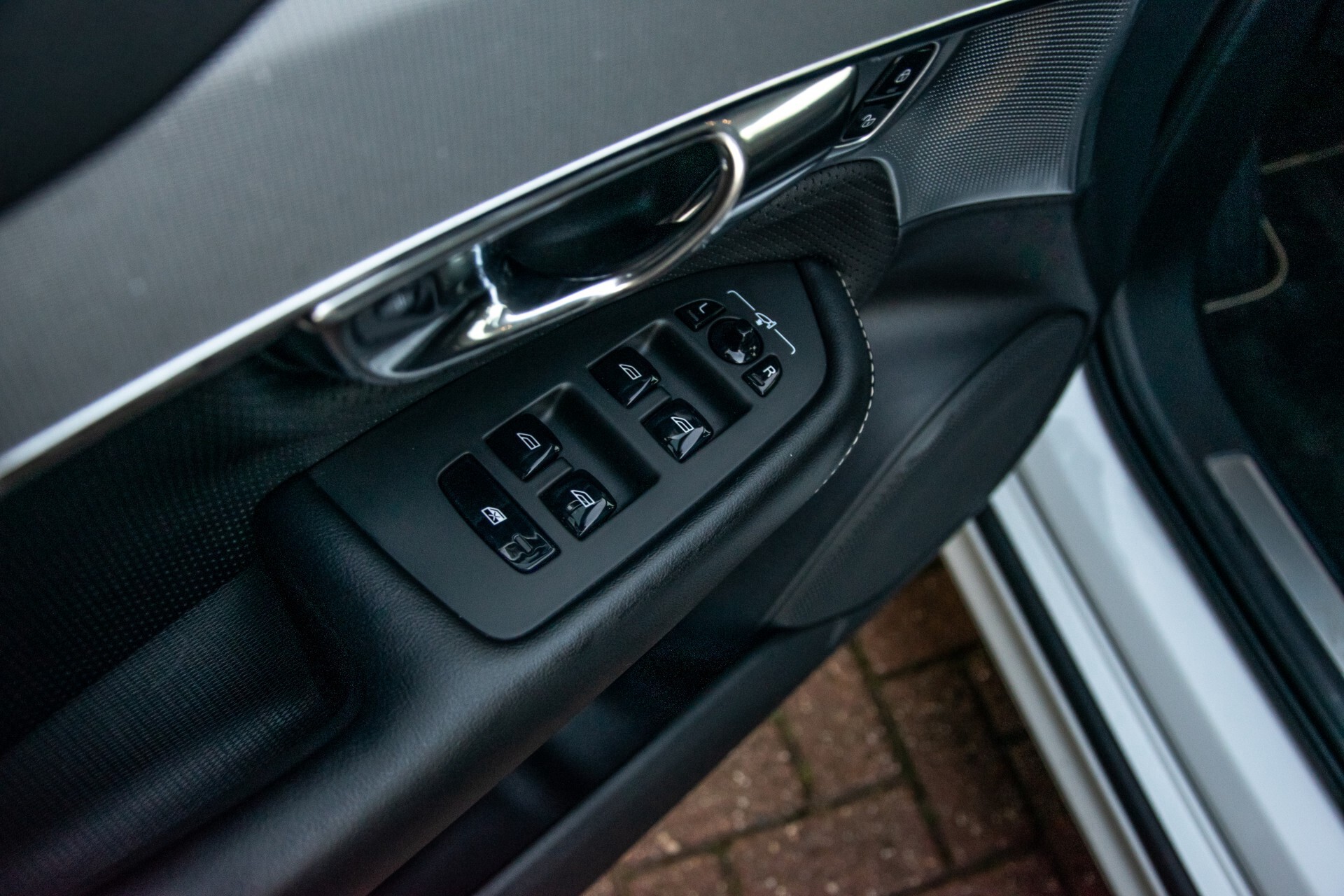 Volvo XC90 2.0 T6 AWD R-Design Panorama/Keyless/B&W/ACC/Standkachel/22" Aut8 Foto 18