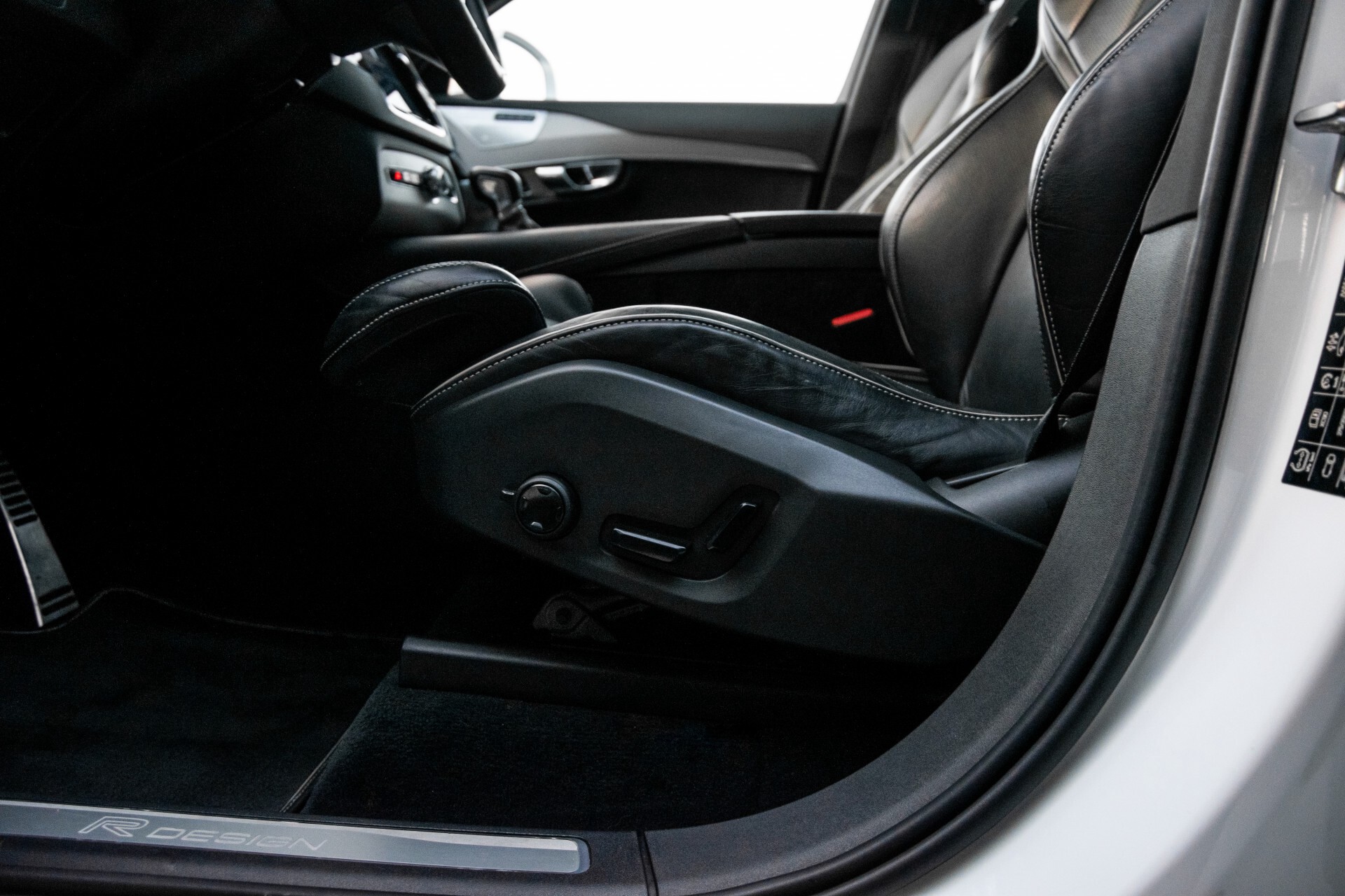 Volvo XC90 2.0 T6 AWD R-Design Panorama/Keyless/B&W/ACC/Standkachel/22" Aut8 Foto 27