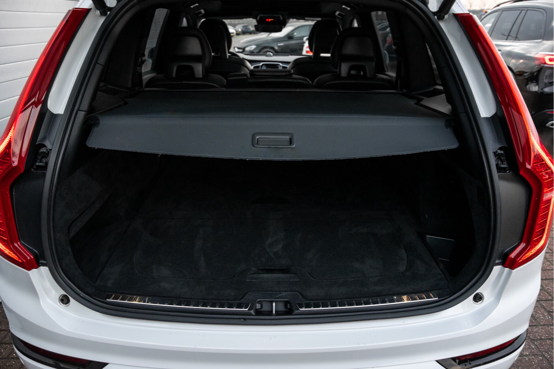 Volvo XC90 2.0 T6 AWD R-Design Panorama/Keyless/B&W/ACC/Standkachel/22" Aut8 Foto 40