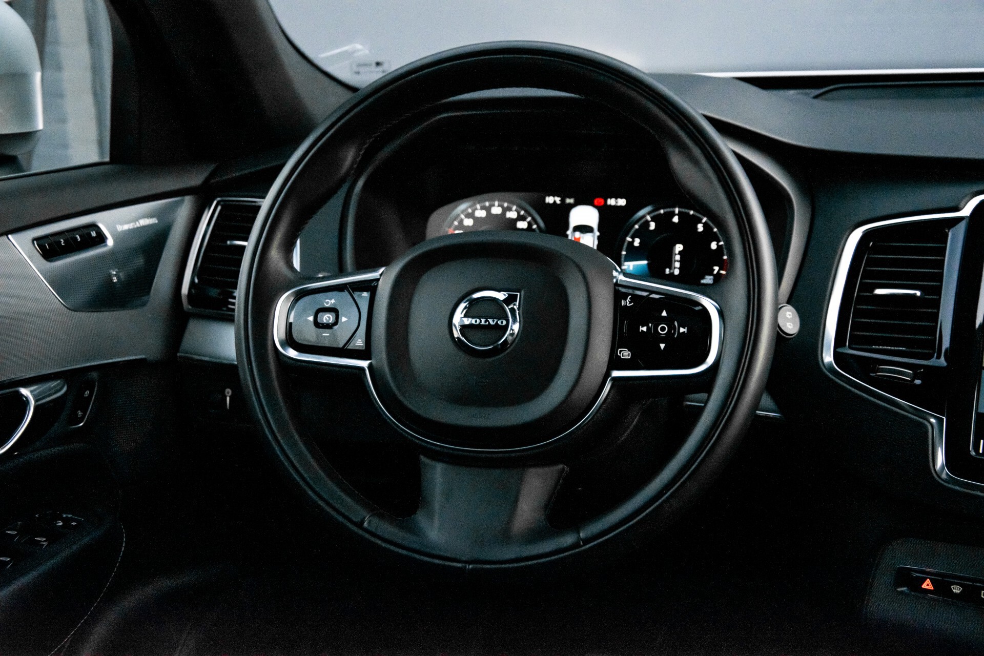 Volvo XC90 2.0 T6 AWD R-Design Panorama/Keyless/B&W/ACC/Standkachel/22" Aut8 Foto 9