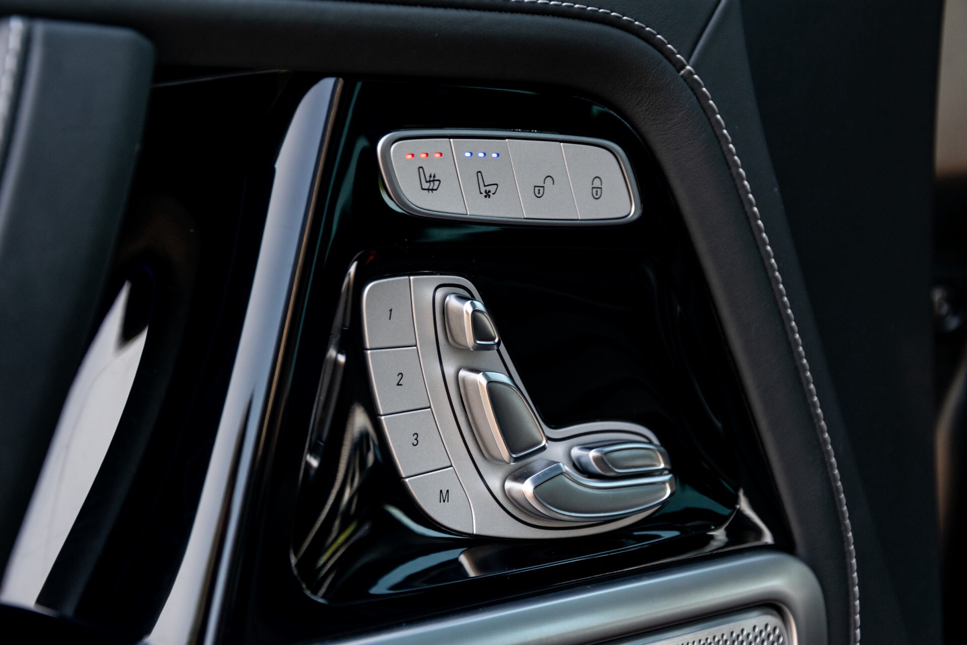 Mercedes-Benz G-Klasse 63 AMG Designo Night/Massage/Standkachel Aut9 Foto 36