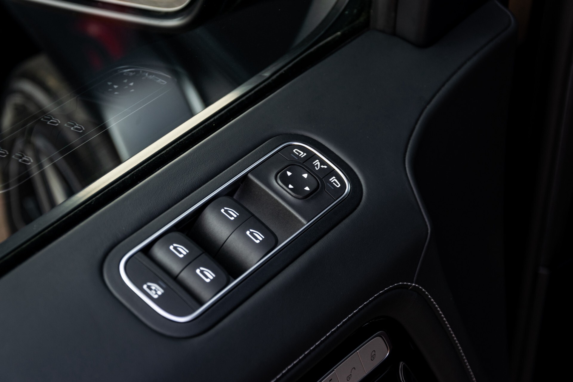 Mercedes-Benz G-Klasse 63 AMG Designo Night/Massage/Standkachel Aut9 Foto 38