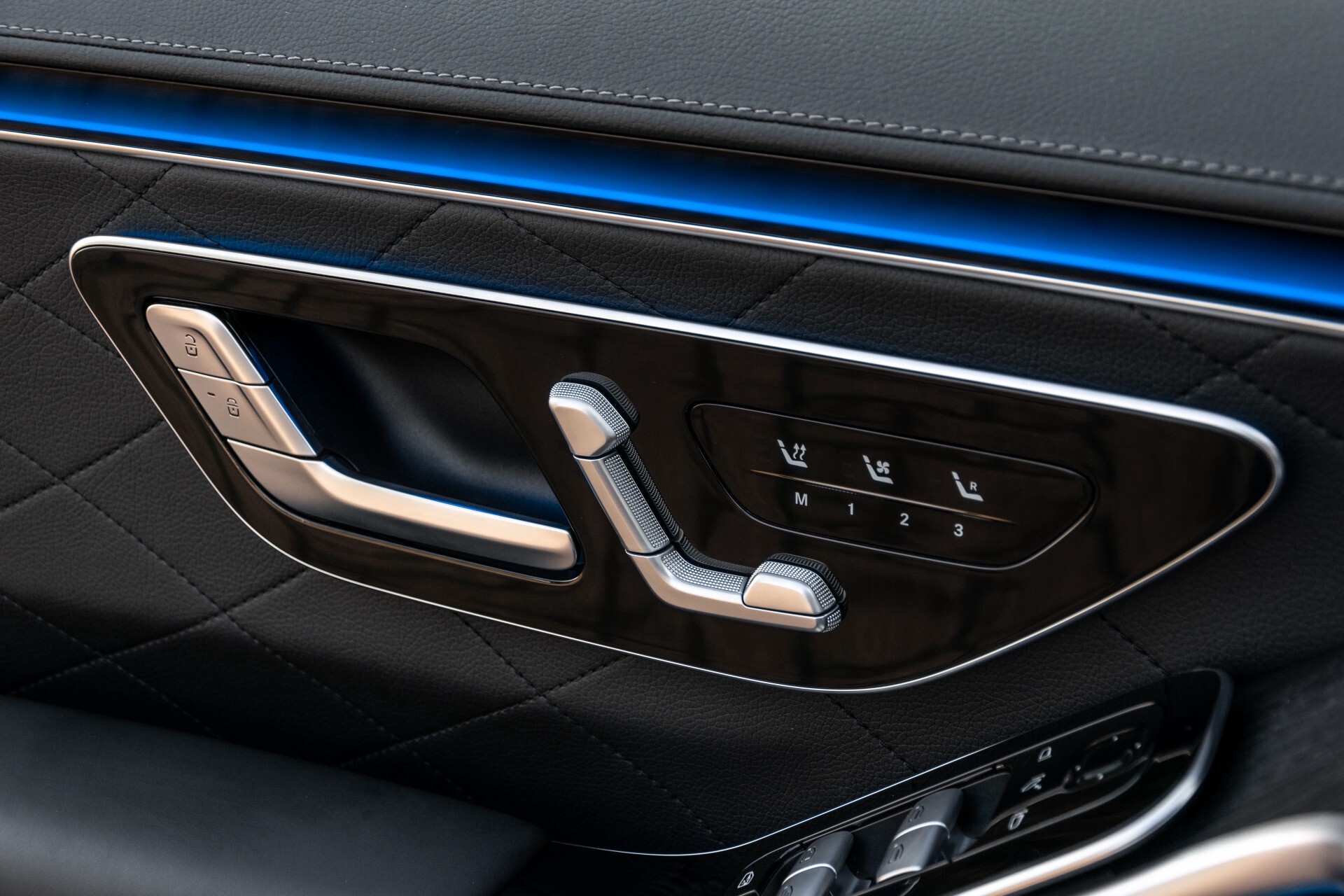 Mercedes-Benz S-Klasse 400d Lang 4-M AMG Premium Plus 21"/Massage/Head-Up/Digital Light/Ruitleder Aut9 Foto 24