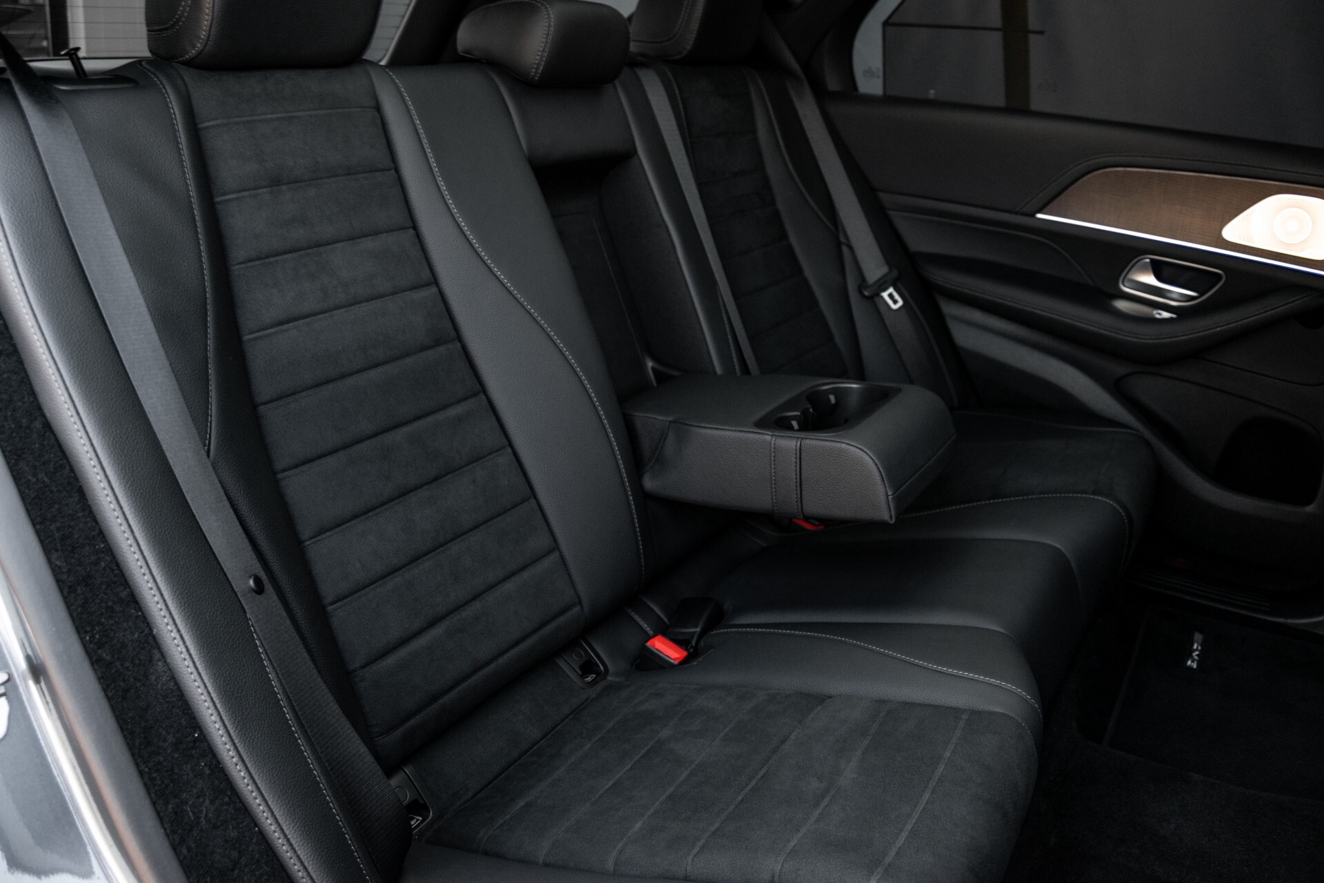 Mercedes-Benz GLE 350 de 4-M AMG Night Luchtvering/Rij-assist/HUD/Panorama/Trekhaak/Burmester Aut9 Foto 6