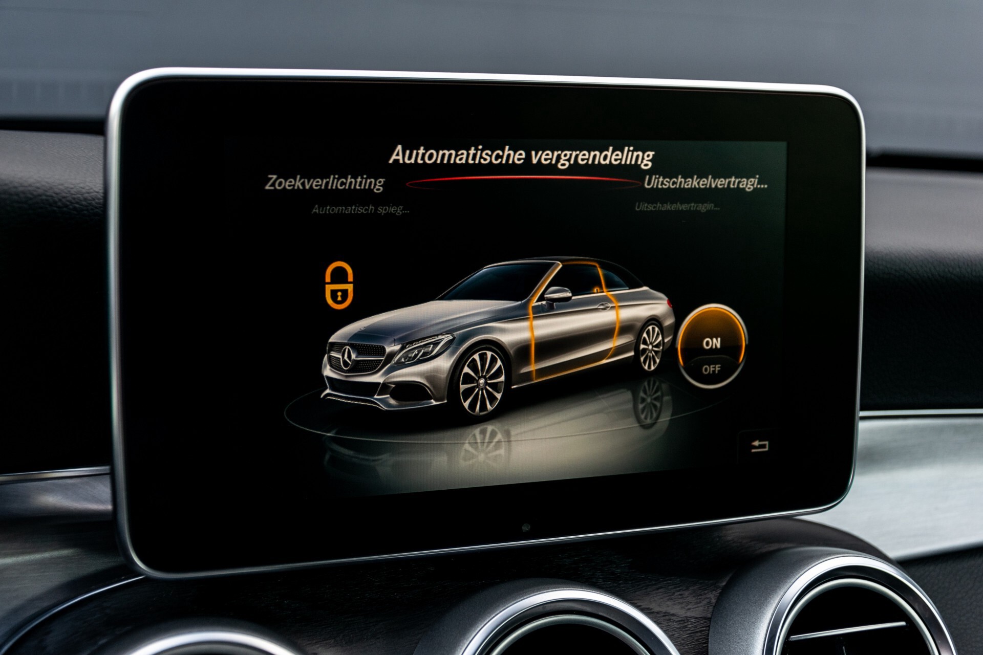 Mercedes-Benz C-Klasse Cabrio 250 AMG Airscarf/Aircap/Comand/ILS/Camera/Rode cabriokap Aut9 Foto 31