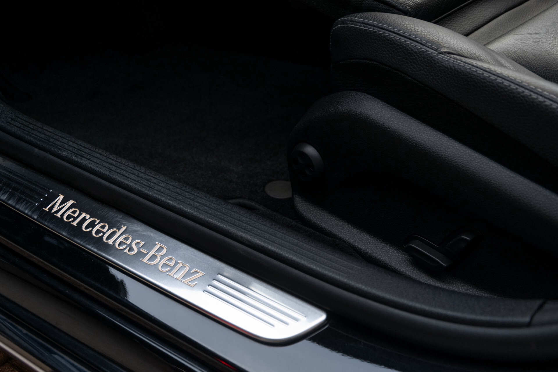 Mercedes-Benz C-Klasse Estate 350 e Burmester/Leer/ILS/19"/Panamericana/Privacyglas/Camera Aut7 Foto 27