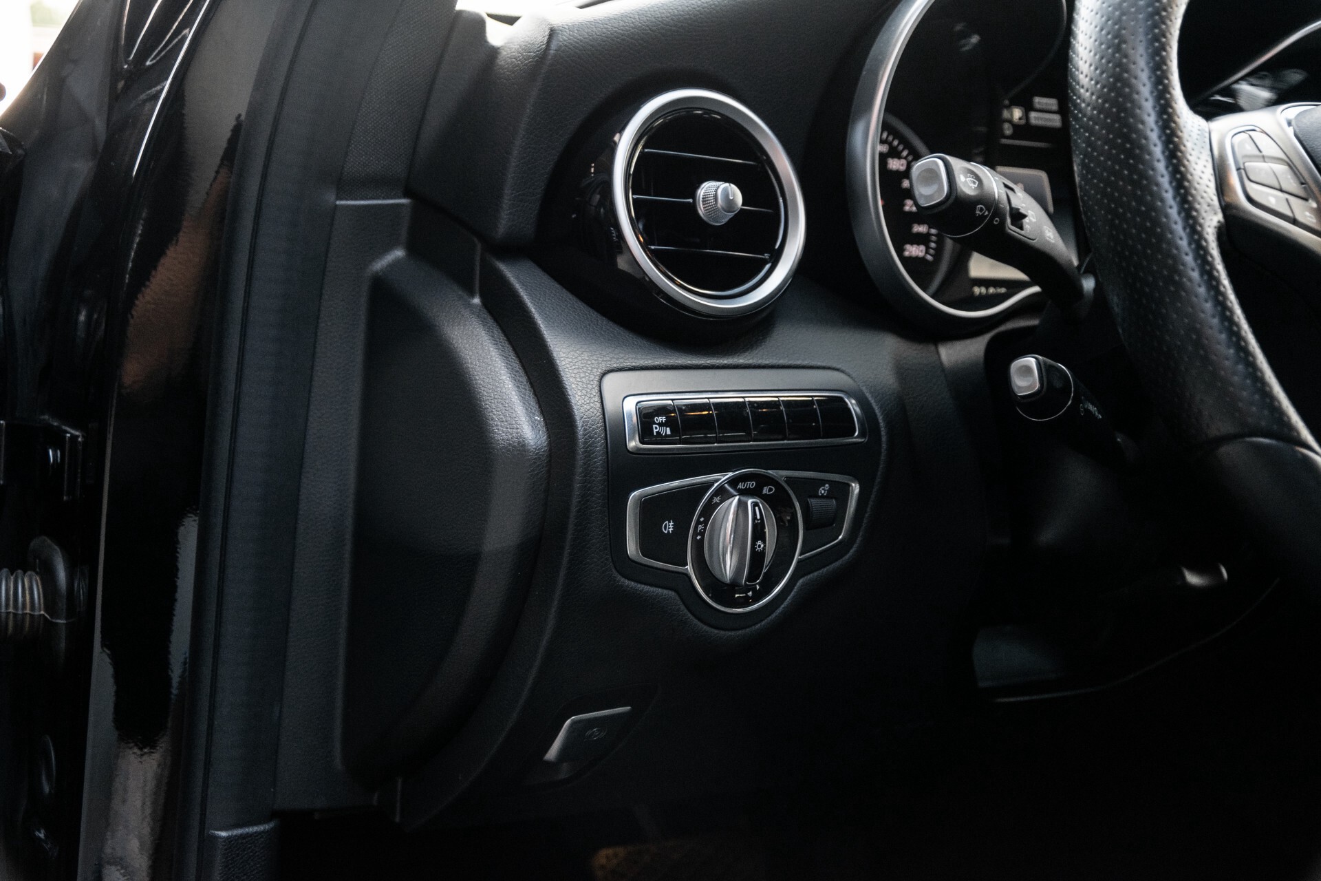 Mercedes-Benz C-Klasse Estate 350 e Burmester/Leer/ILS/19"/Panamericana/Privacyglas/Camera Aut7 Foto 29