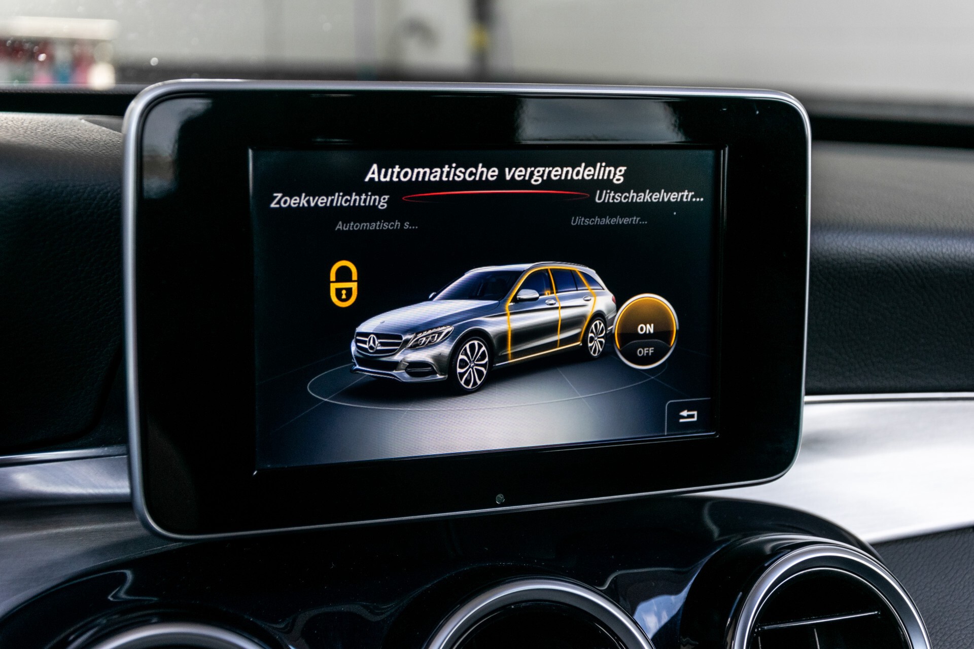 Mercedes-Benz C-Klasse Estate 350 e Burmester/Leer/ILS/19"/Panamericana/Privacyglas/Camera Aut7 Foto 30