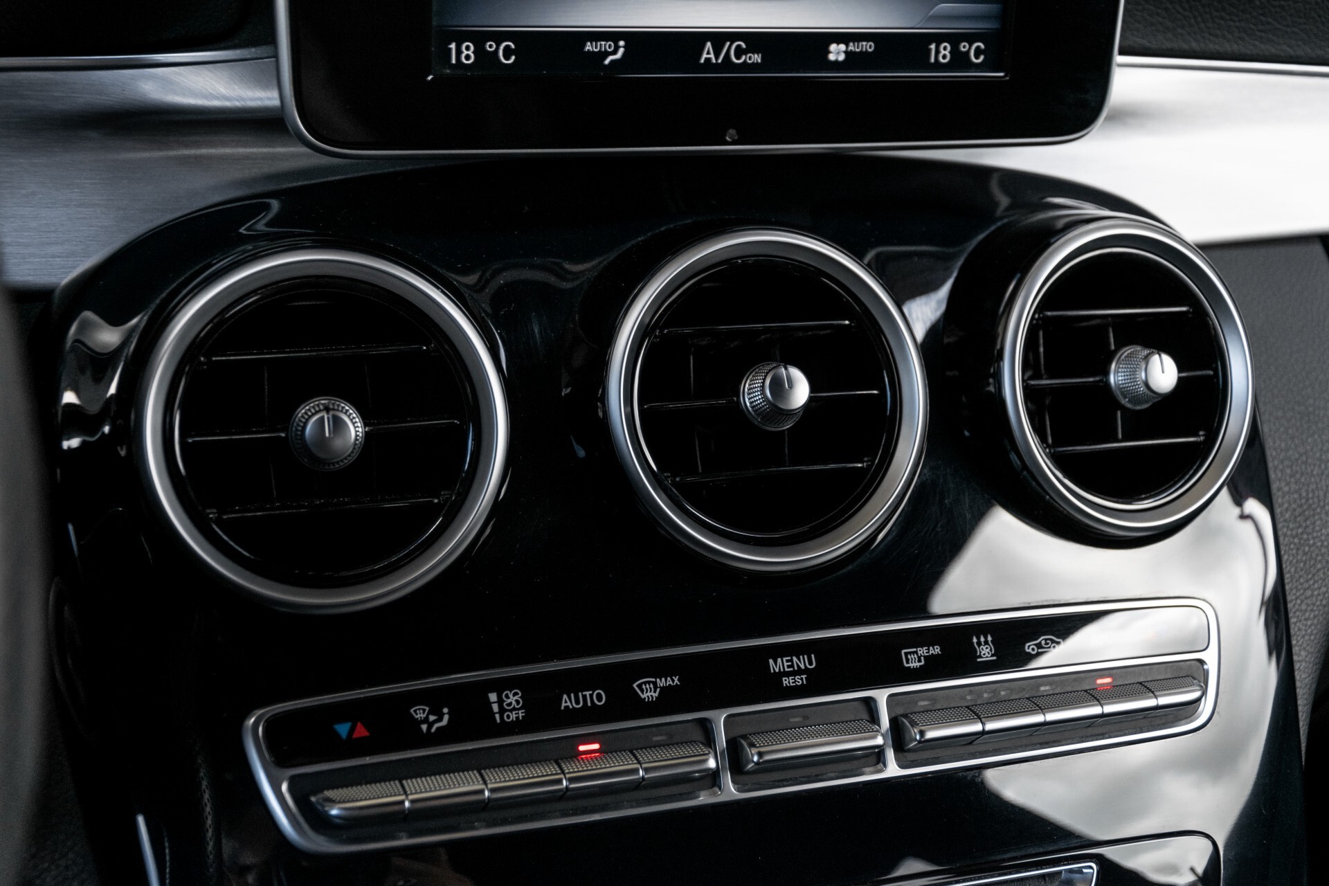 Mercedes-Benz C-Klasse Estate 350 e Burmester/Leer/ILS/19"/Panamericana/Privacyglas/Camera Aut7 Foto 39