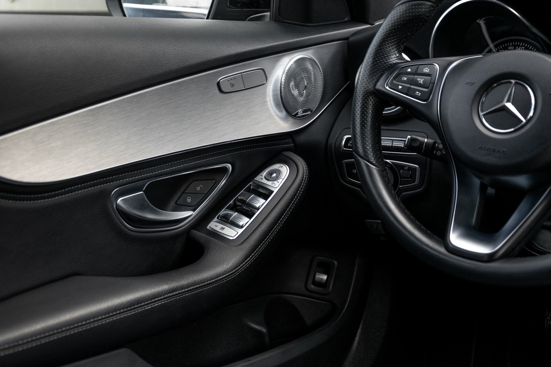 Mercedes-Benz C-Klasse Estate 350 e Burmester/Leer/ILS/19"/Panamericana/Privacyglas/Camera Aut7 Foto 45