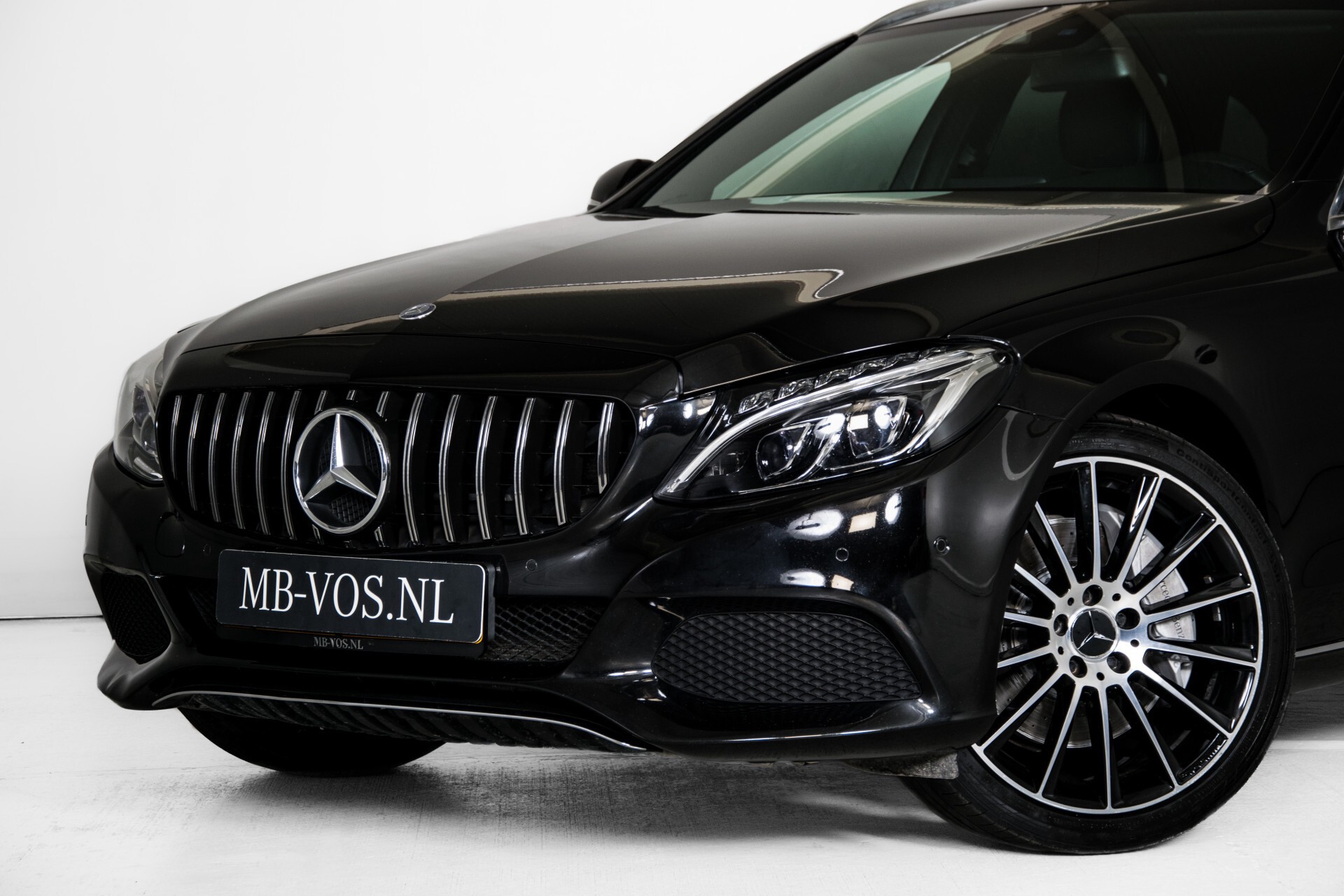 Mercedes-Benz C-Klasse Estate 350 e Burmester/Leer/ILS/19"/Panamericana/Privacyglas/Camera Aut7 Foto 52