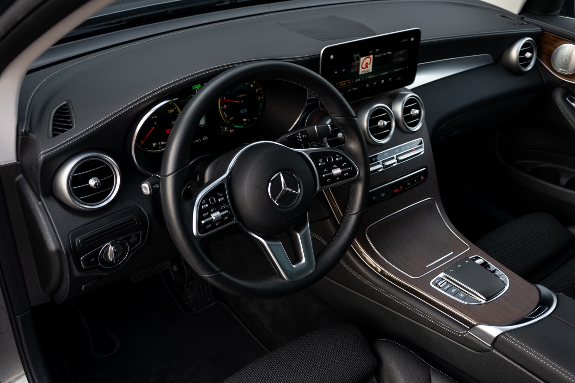 Mercedes-Benz GLC 300e 4-M Luchtvering/Panorama/Multicontourstoelen/Rij-assistentie/Standkachel Aut9 Foto 17