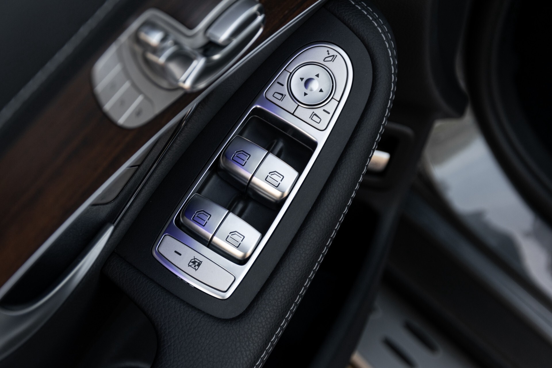 Mercedes-Benz GLC 300e 4-M Luchtvering/Panorama/Multicontourstoelen/Rij-assistentie/Standkachel Aut9 Foto 23