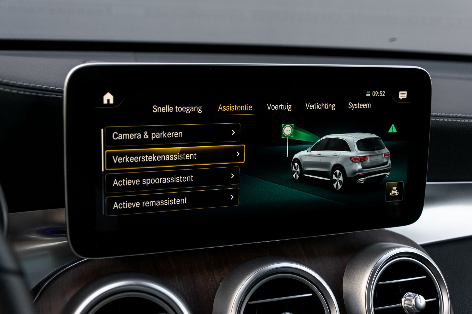 Mercedes-Benz GLC 300e 4-M Luchtvering/Panorama/Multicontourstoelen/Rij-assistentie/Standkachel Aut9 Foto 28