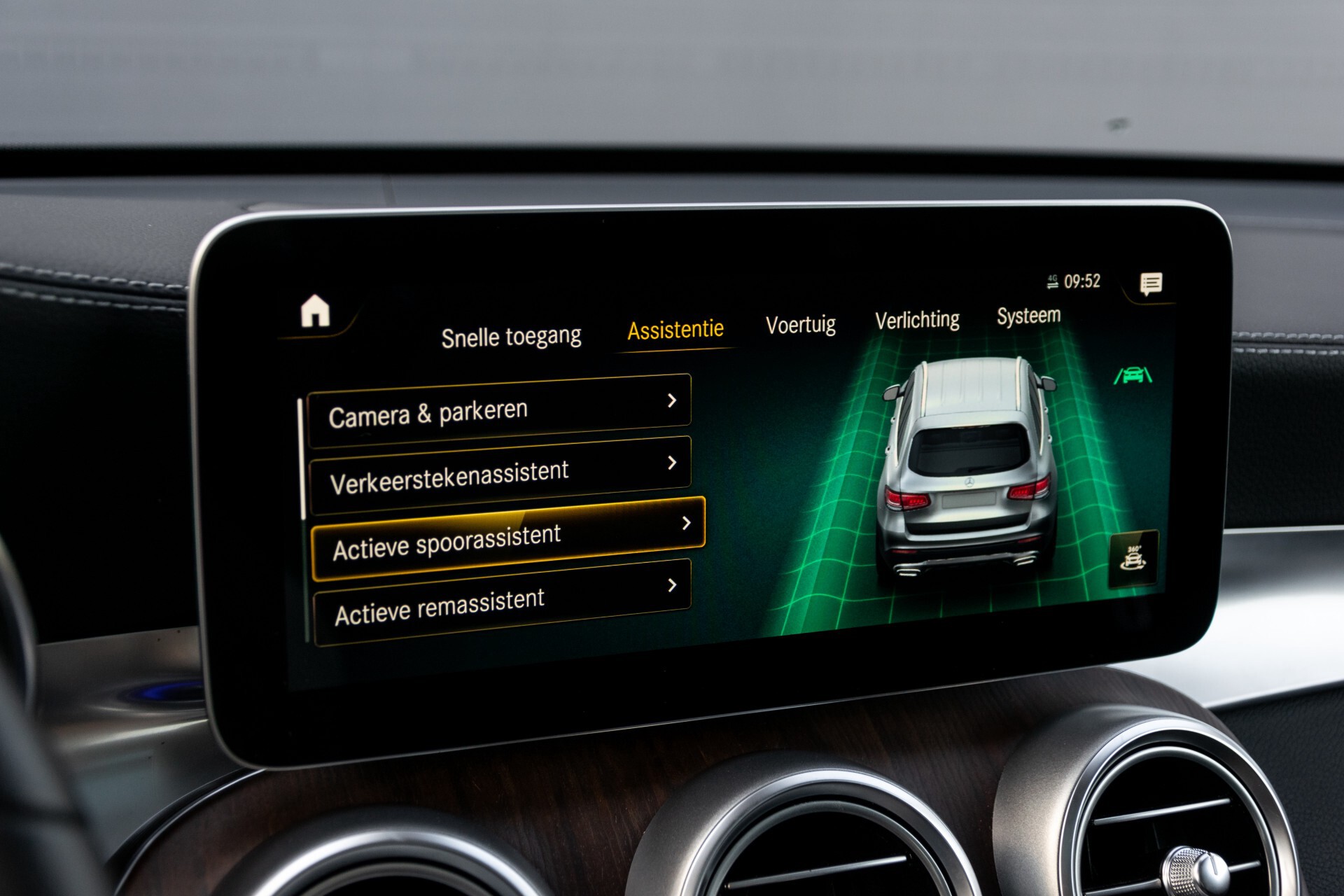 Mercedes-Benz GLC 300e 4-M Luchtvering/Panorama/Multicontourstoelen/Rij-assistentie/Standkachel Aut9 Foto 30