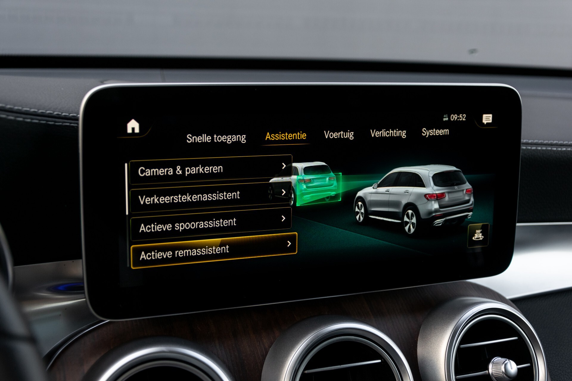 Mercedes-Benz GLC 300e 4-M Luchtvering/Panorama/Multicontourstoelen/Rij-assistentie/Standkachel Aut9 Foto 32