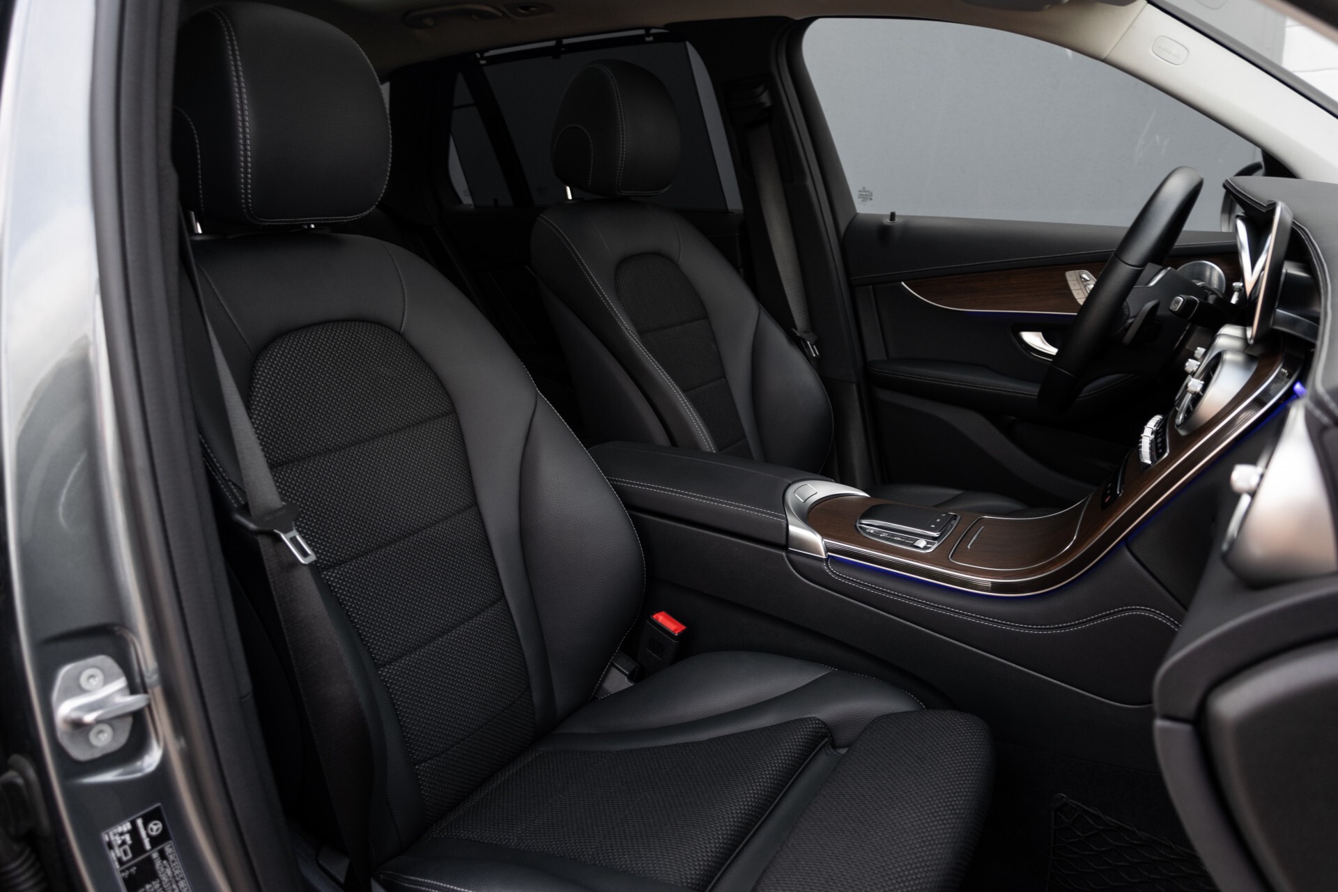 Mercedes-Benz GLC 300e 4-M Luchtvering/Panorama/Multicontourstoelen/Rij-assistentie/Standkachel Aut9 Foto 4