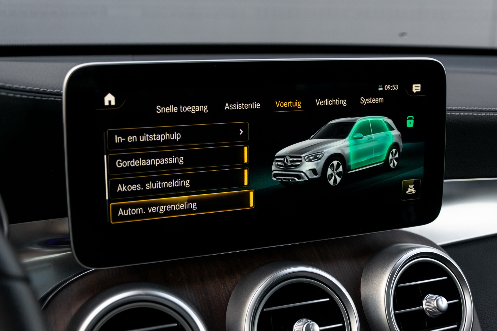 Mercedes-Benz GLC 300e 4-M Luchtvering/Panorama/Multicontourstoelen/Rij-assistentie/Standkachel Aut9 Foto 40