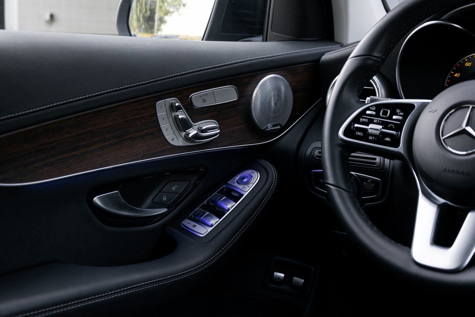 Mercedes-Benz GLC 300e 4-M Luchtvering/Panorama/Multicontourstoelen/Rij-assistentie/Standkachel Aut9 Foto 49