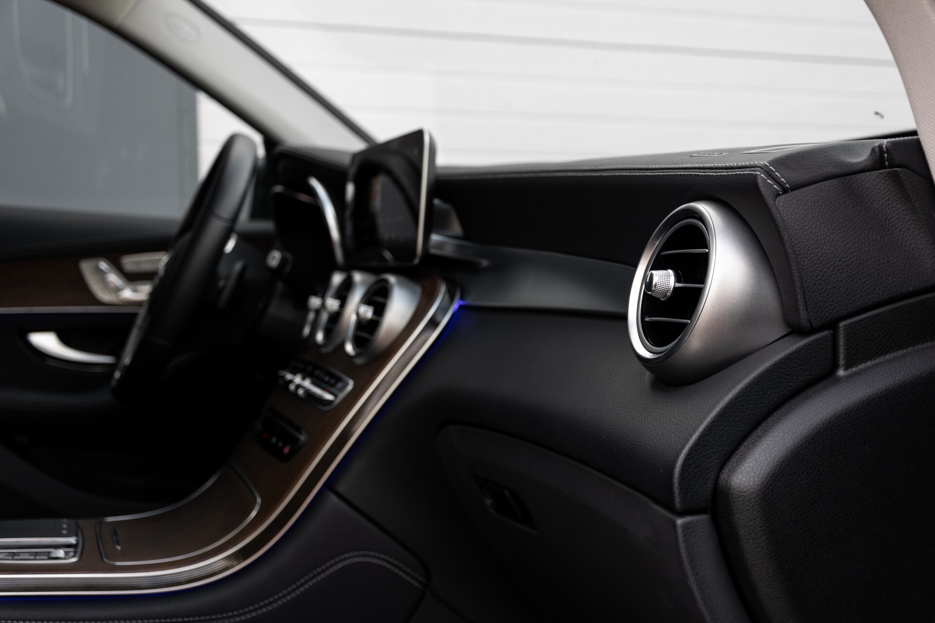 Mercedes-Benz GLC 300e 4-M Luchtvering/Panorama/Multicontourstoelen/Rij-assistentie/Standkachel Aut9 Foto 53