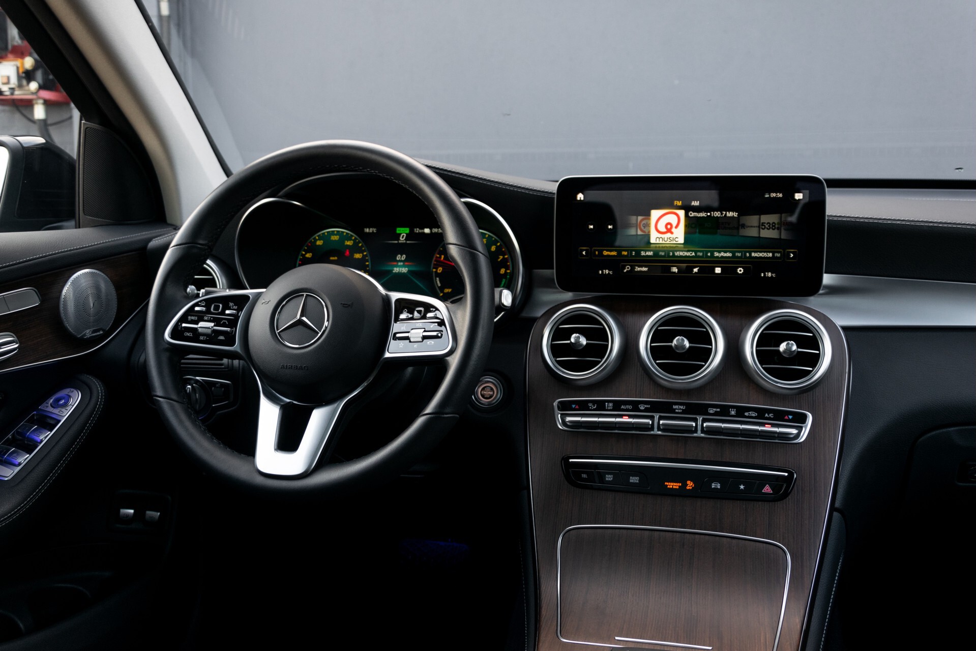 Mercedes-Benz GLC 300e 4-M Luchtvering/Panorama/Multicontourstoelen/Rij-assistentie/Standkachel Aut9 Foto 7