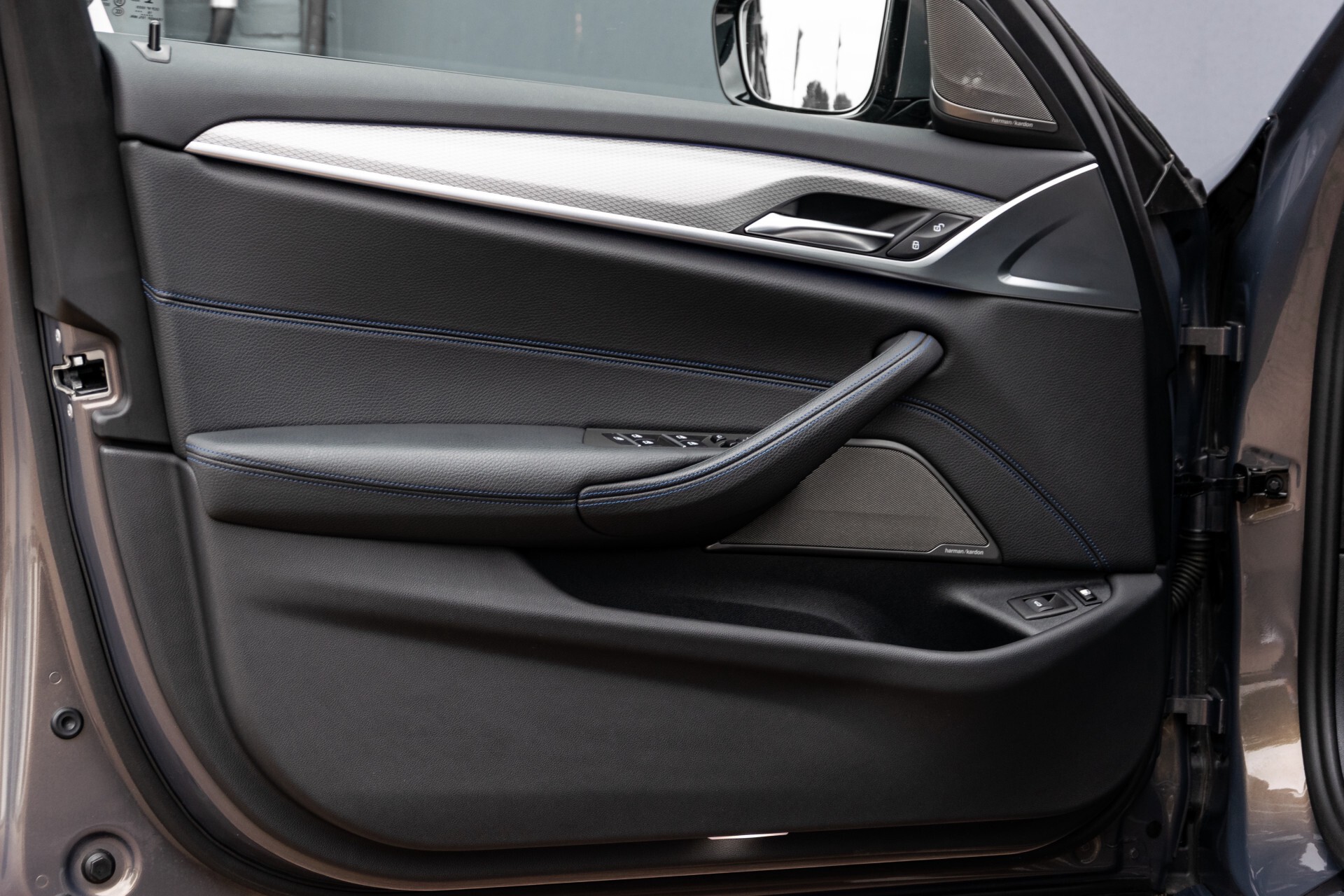 BMW 5 Serie 530e xDrive M-Sport iPerformance High Executive Aut8 Foto 20