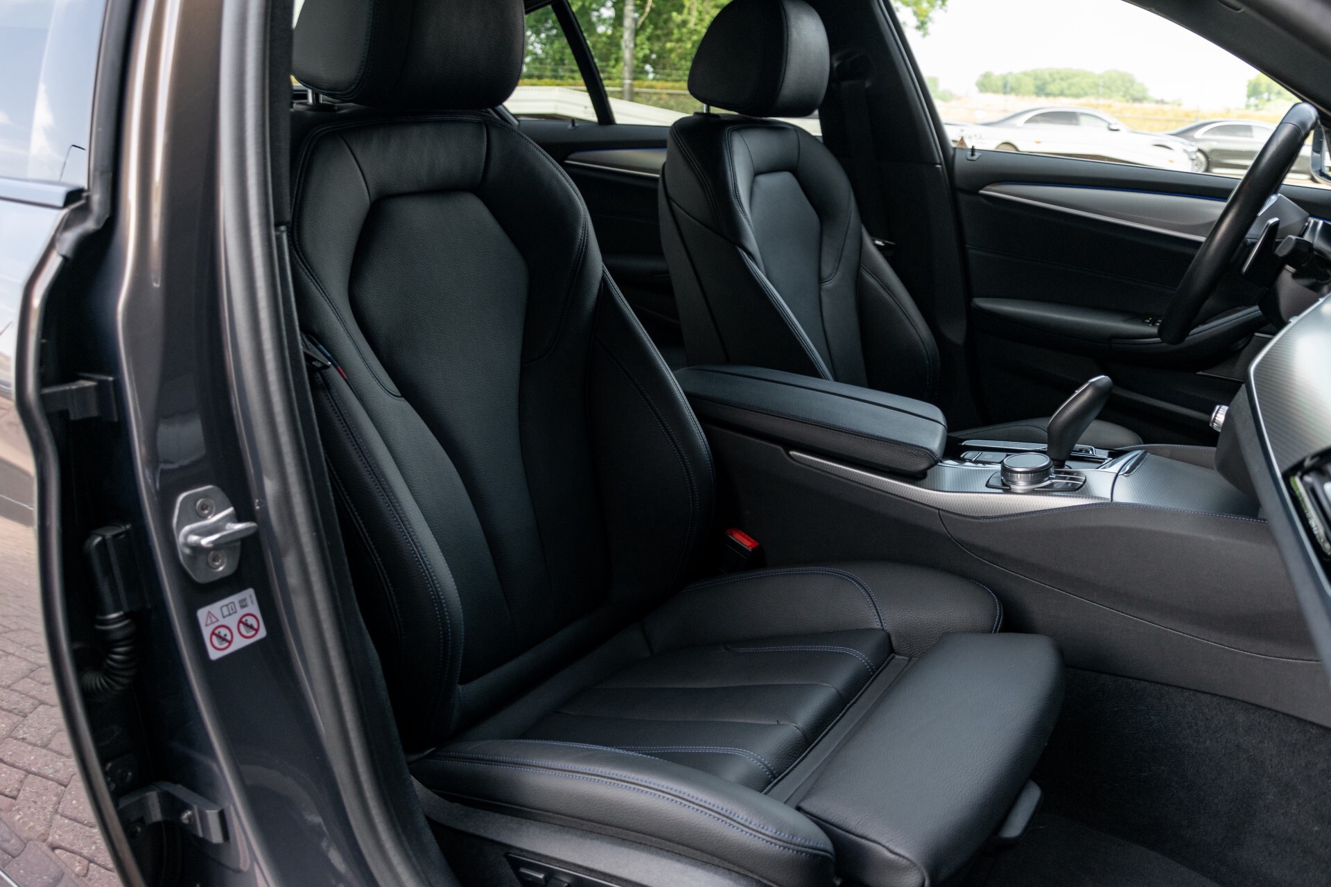 BMW 5 Serie 530e xDrive M-Sport iPerformance High Executive Aut8 Foto 3