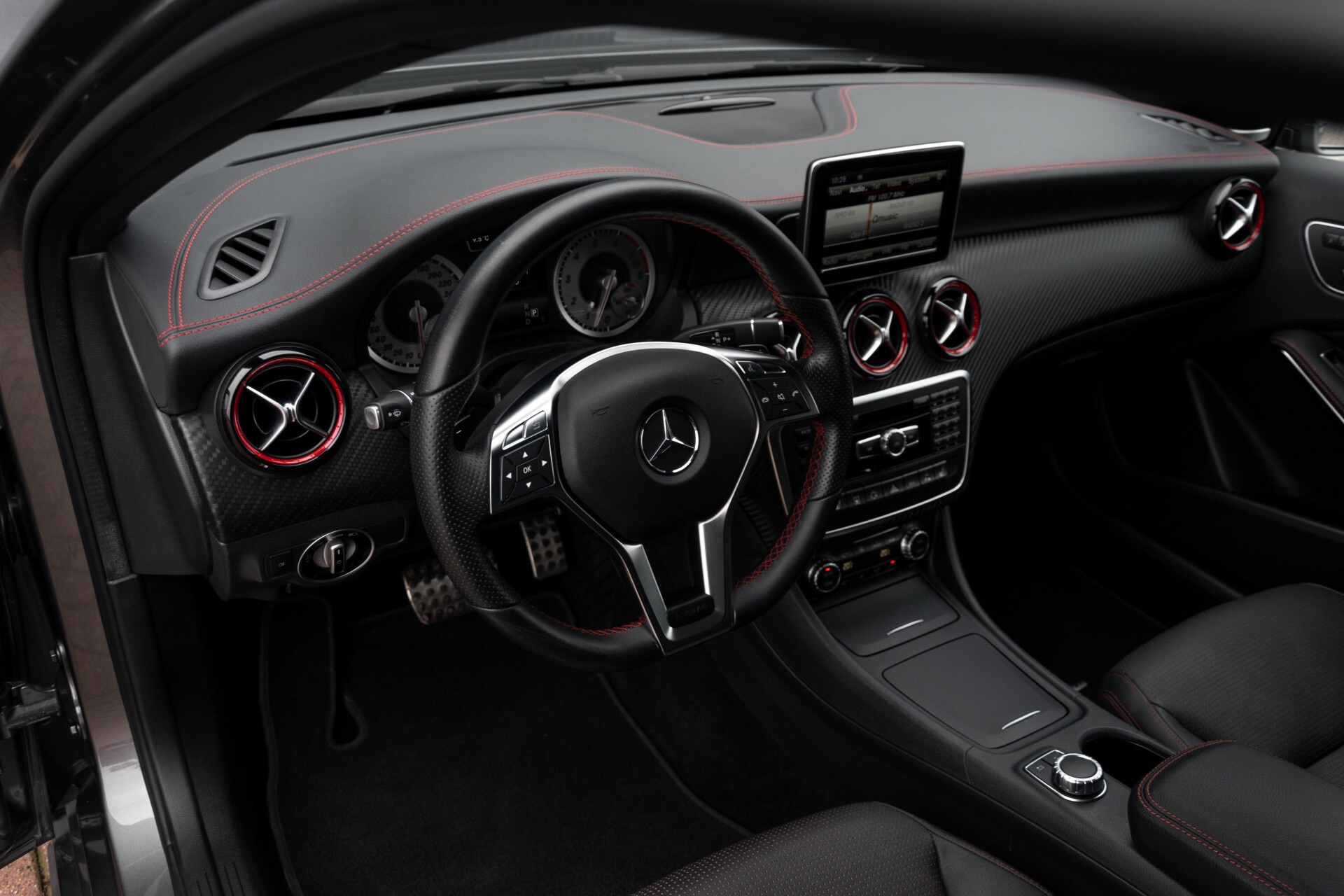 Mercedes-Benz A-Klasse 250 Sport AMG Panorama/Standkachel/Mem/Harman-Kardon/Distronic/Camera/Com Aut7 Foto 32