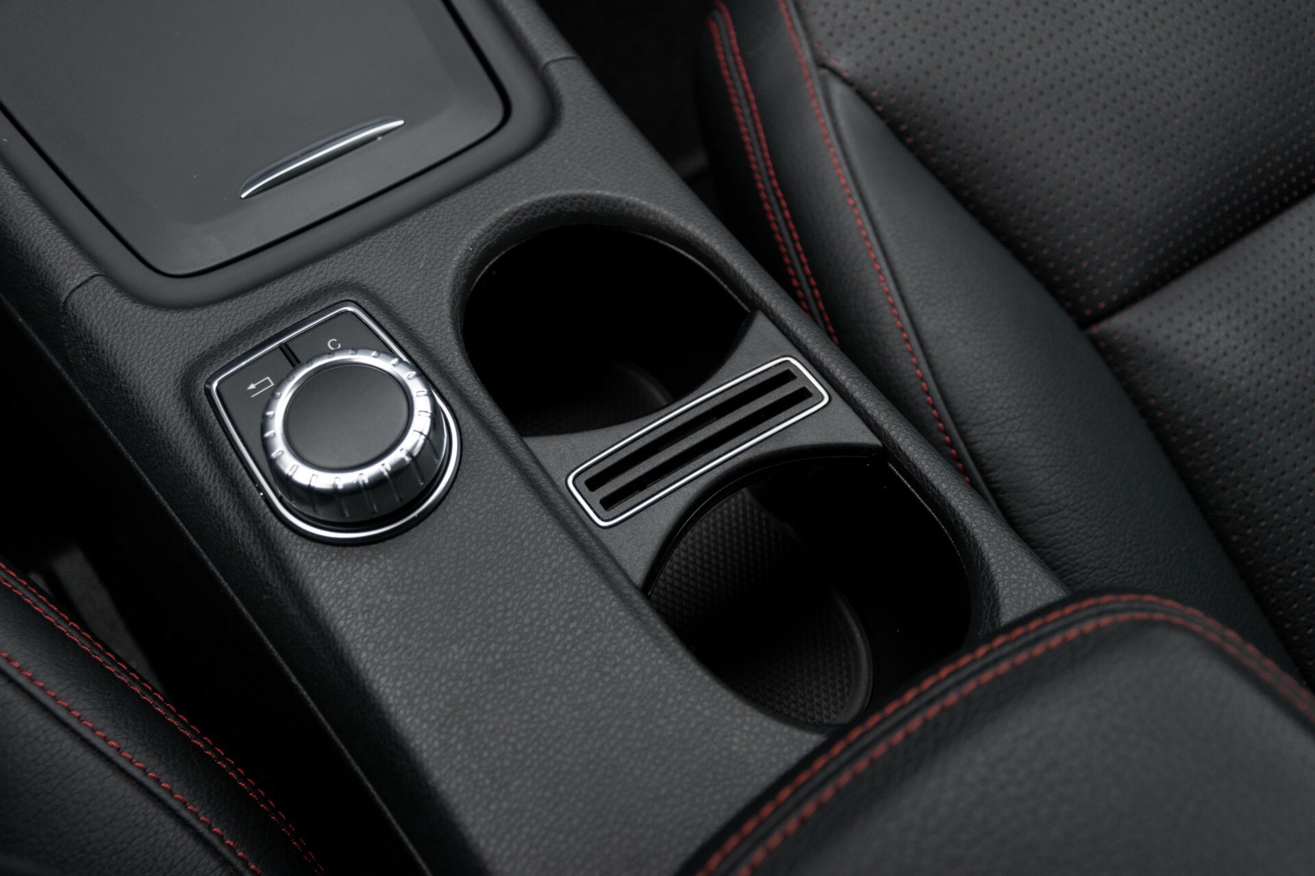 Mercedes-Benz A-Klasse 250 Sport AMG Panorama/Standkachel/Mem/Harman-Kardon/Distronic/Camera/Com Aut7 Foto 38