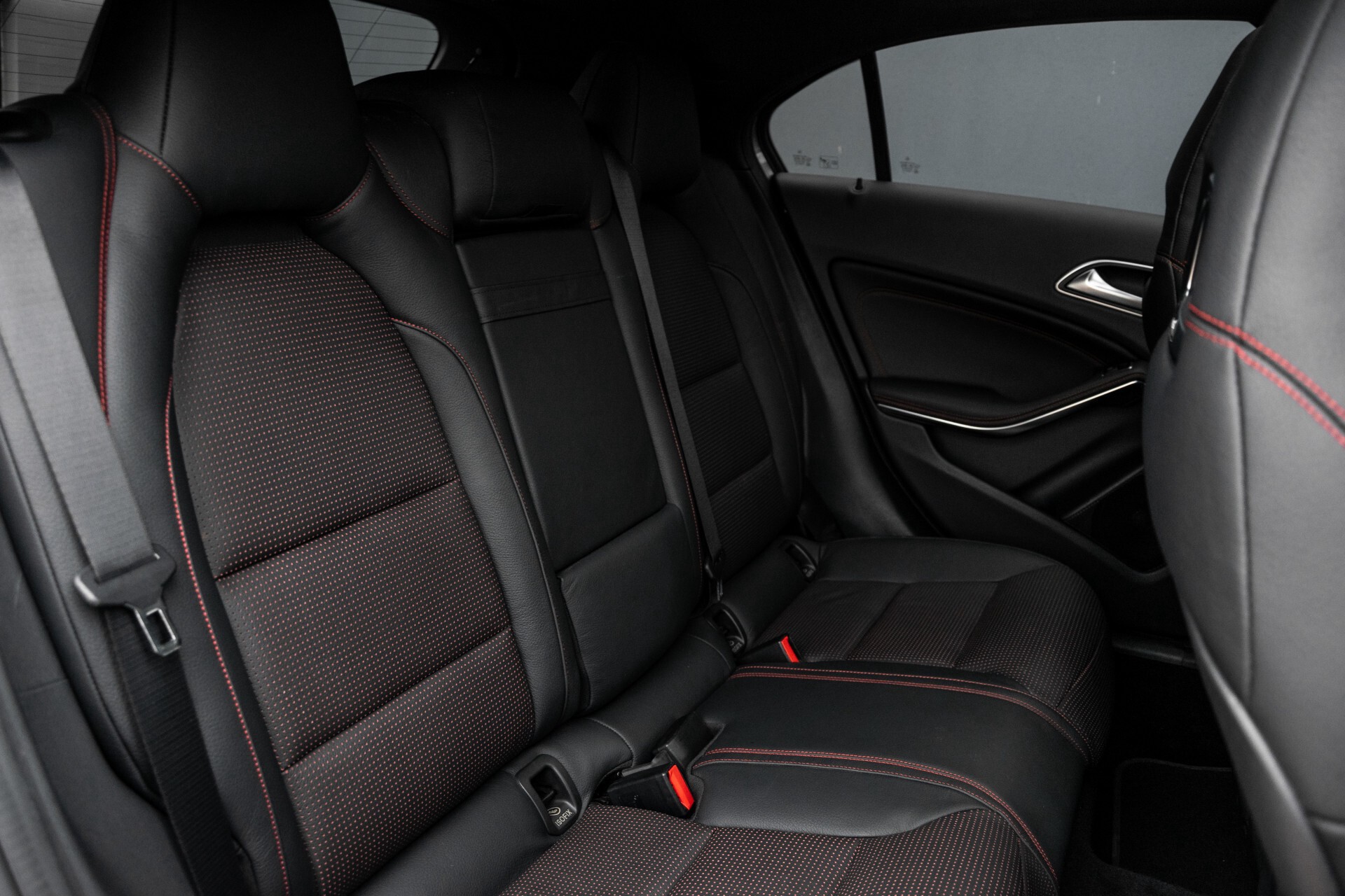 Mercedes-Benz A-Klasse 250 Sport AMG Panorama/Standkachel/Mem/Harman-Kardon/Distronic/Camera/Com Aut7 Foto 5