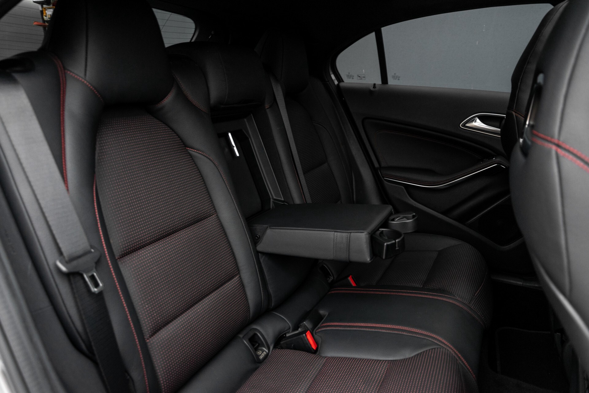 Mercedes-Benz A-Klasse 250 Sport AMG Panorama/Standkachel/Mem/Harman-Kardon/Distronic/Camera/Com Aut7 Foto 6