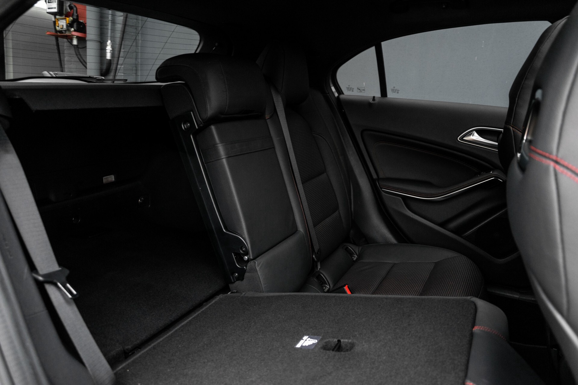 Mercedes-Benz A-Klasse 250 Sport AMG Panorama/Standkachel/Mem/Harman-Kardon/Distronic/Camera/Com Aut7 Foto 7