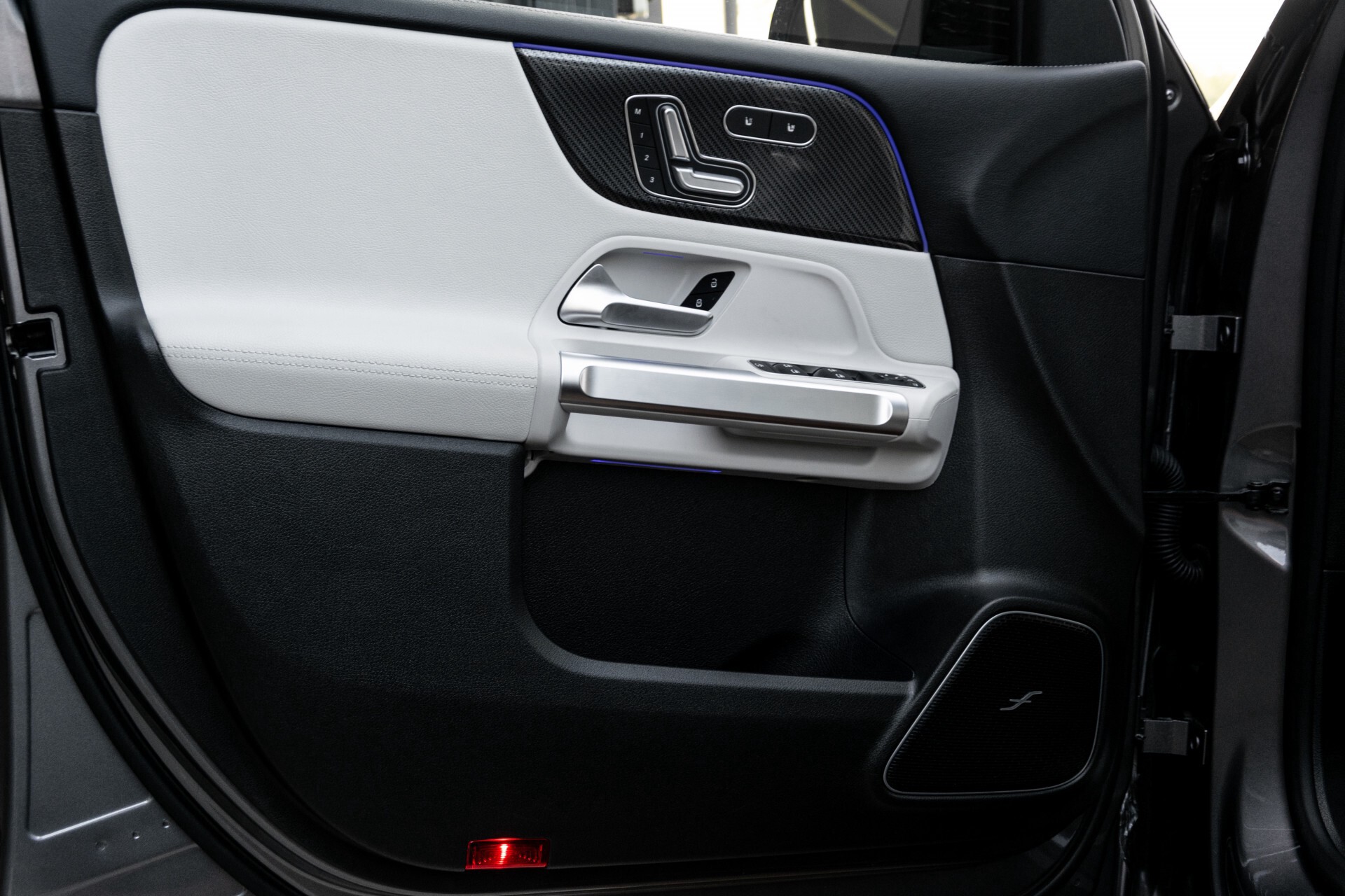 Mercedes-Benz GLB 250 4-M AMG Night/Distronic/Keyless/Mem/Geventileerde stoelen/Burmester/Pano Aut8 Foto 13