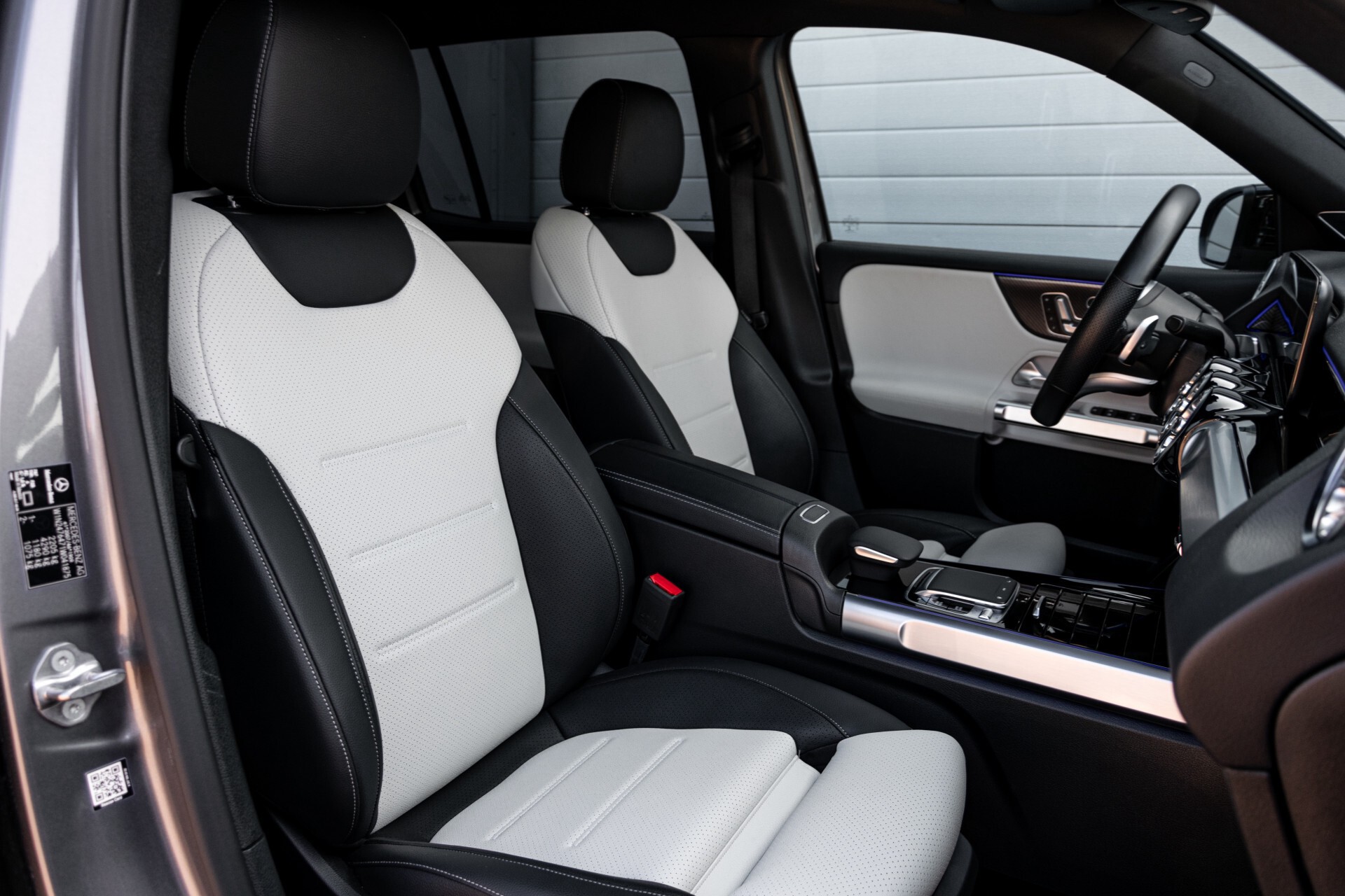 Mercedes-Benz GLB 250 4-M AMG Night/Distronic/Keyless/Mem/Geventileerde stoelen/Burmester/Pano Aut8 Foto 3