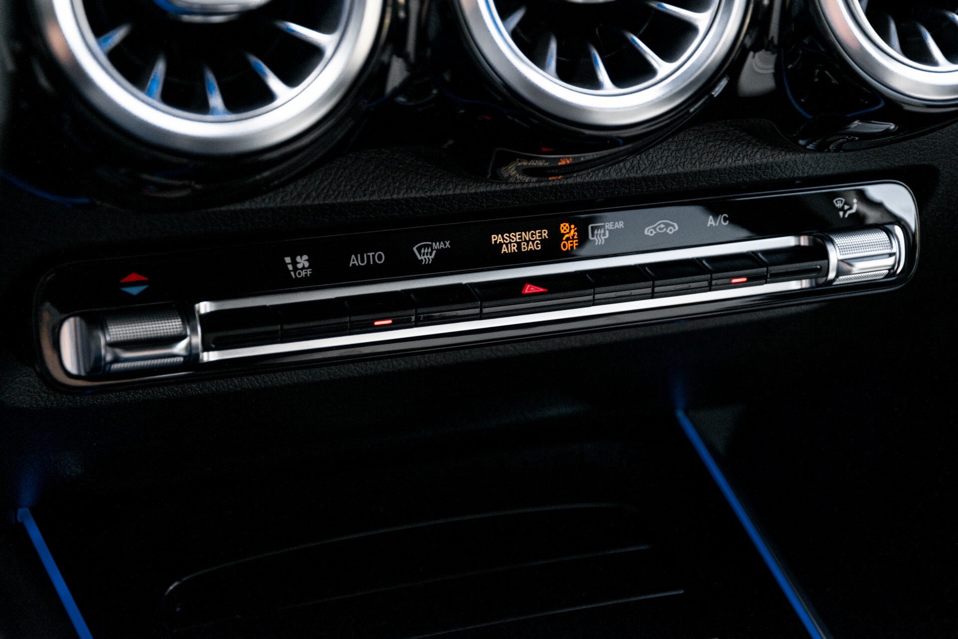 Mercedes-Benz GLB 250 4-M AMG Night/Distronic/Keyless/Mem/Geventileerde stoelen/Burmester/Pano Aut8 Foto 33