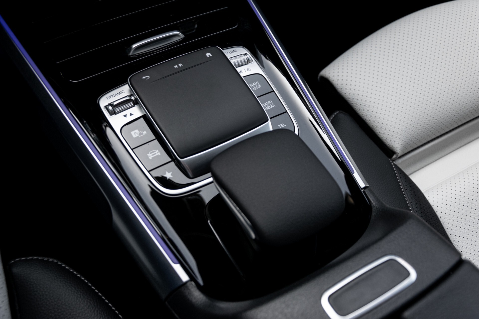 Mercedes-Benz GLB 250 4-M AMG Night/Distronic/Keyless/Mem/Geventileerde stoelen/Burmester/Pano Aut8 Foto 35