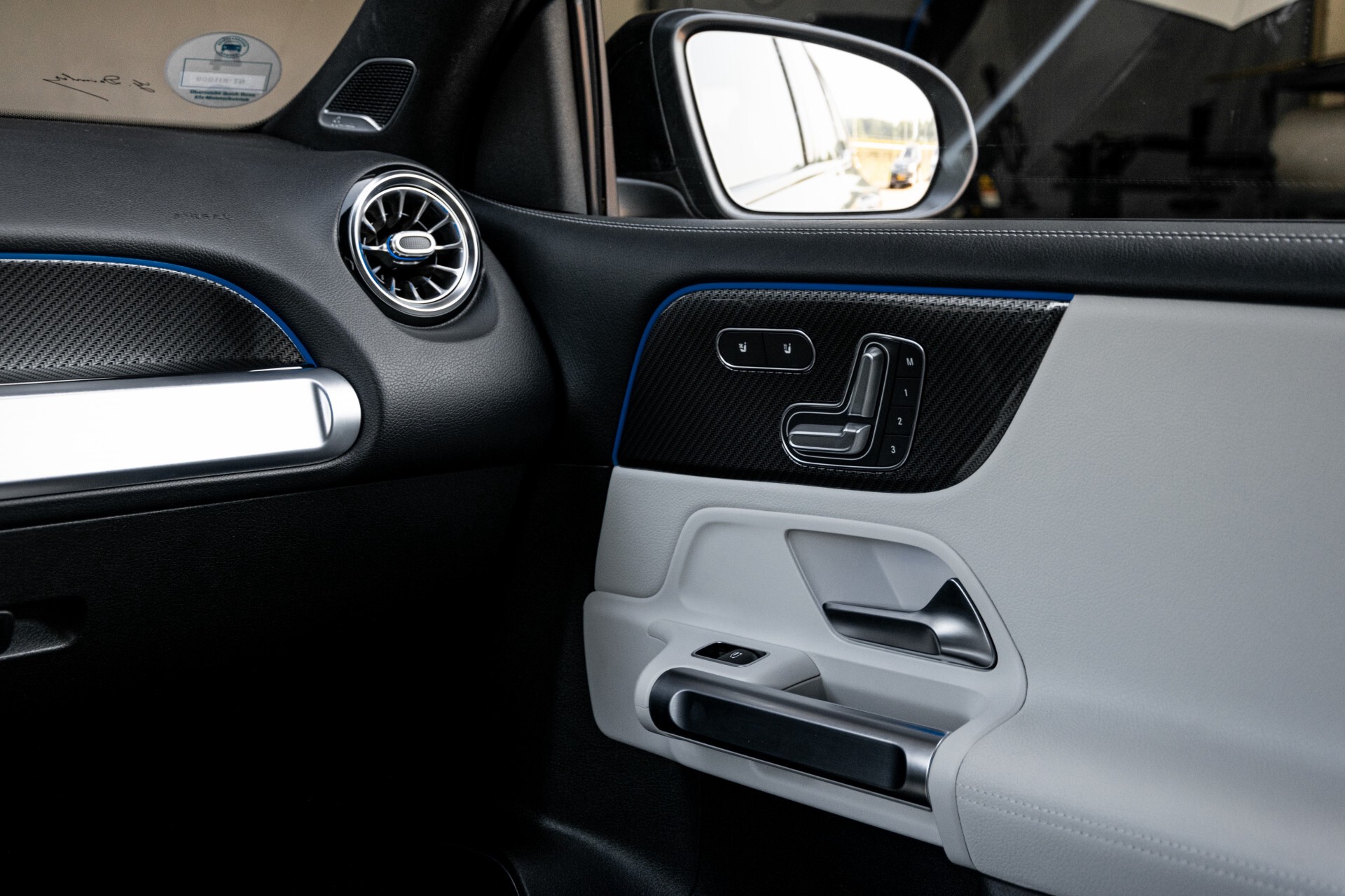 Mercedes-Benz GLB 250 4-M AMG Night/Distronic/Keyless/Mem/Geventileerde stoelen/Burmester/Pano Aut8 Foto 43